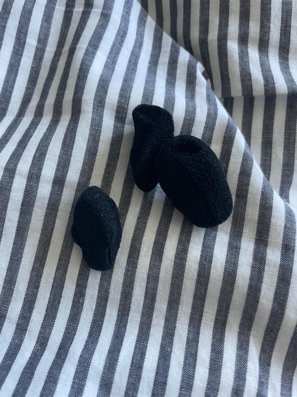 Frienda 100 Pieces Headset Mic Foam Cover Sponge Mini Microphone Windscreen Black Mic Shield Protection for Small Lapel and Headset Microphones customer photo 2