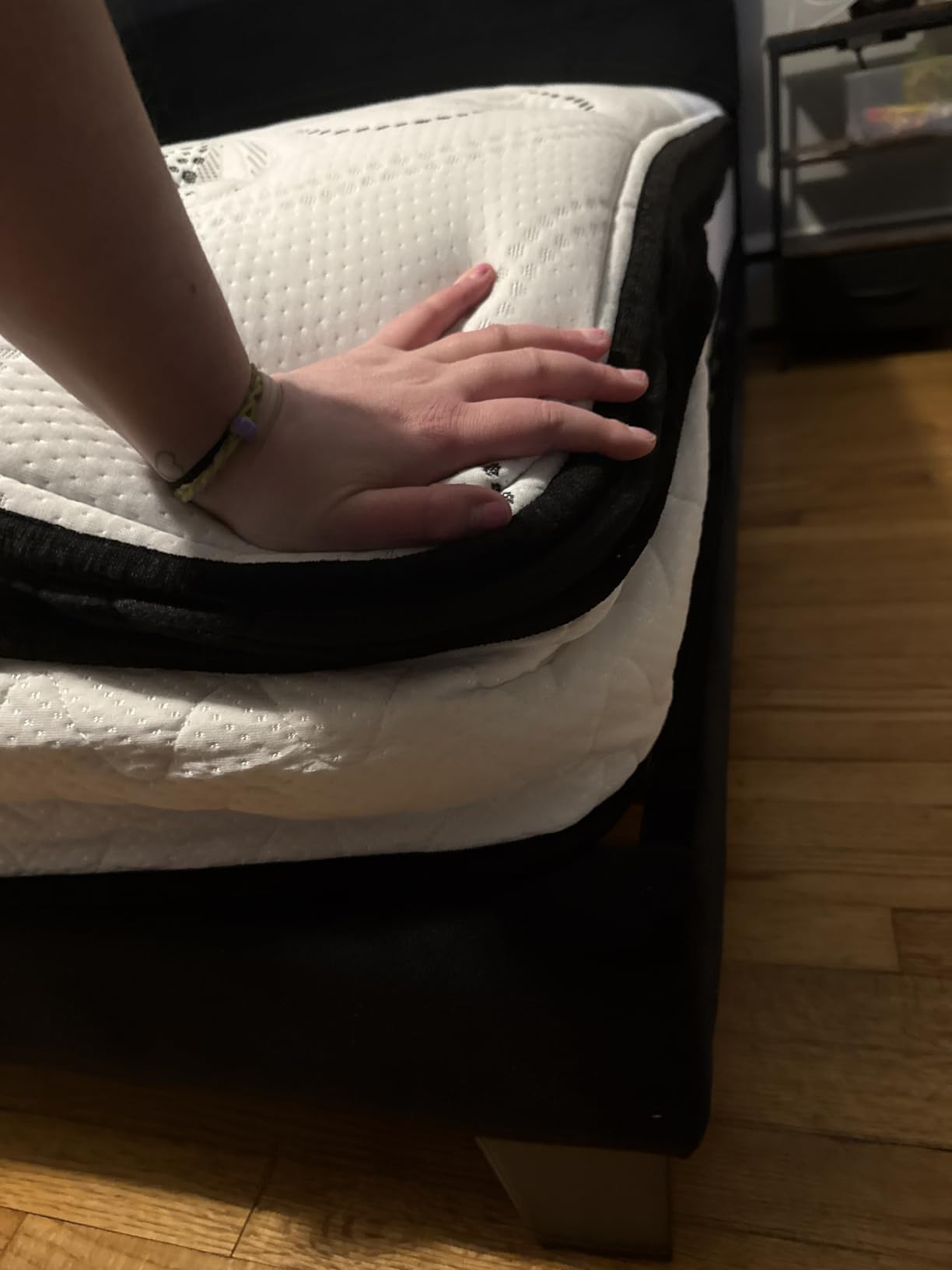 Signature Design by Ashley King Size Ultra Luxury 16 Inch Hyper Cool Euro Top Hybrid Mattress with Cooling Gel Memory Foam, Fiberglass Free, Mattress In A Box customer photo 2