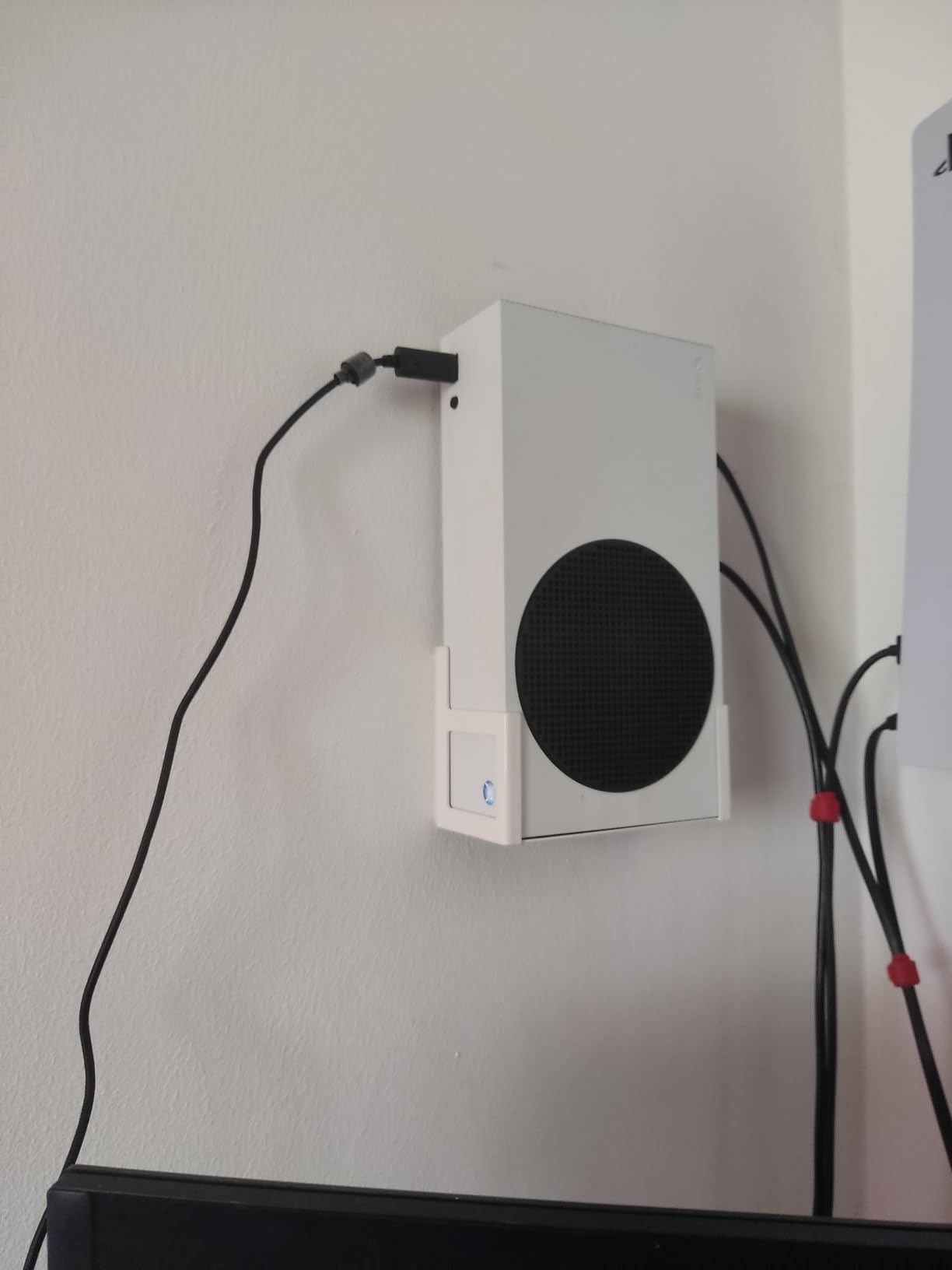 Monzlteck Wall Mount Holer for Xbox Series S,All Metal Vertical Hanging On Wall with Power Botton Left/Right,Wall Shelf Bracket for XSS customer photo 2