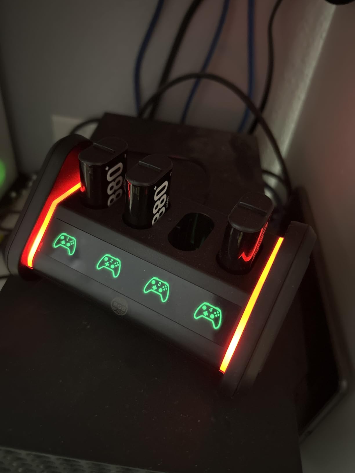 OIVO Rechargeable Battery for XboxOne/Xbox Series X|S, 4 x 4880mWh Xbox Batteries, Xbx Series Battery Charger Station for XboxOne S|X/Elite Controllers customer photo 1