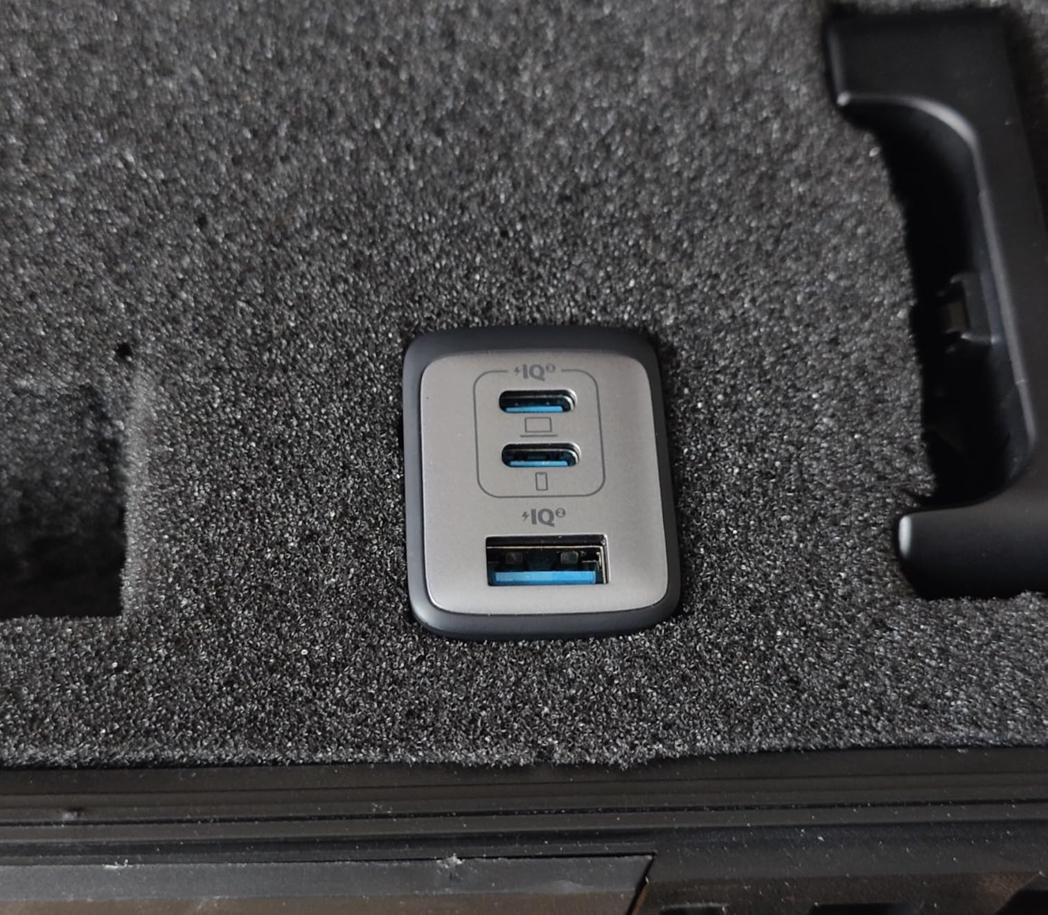 Anker Charger, 65W 3-Port Fast Compact Foldable USB C Charger Block for MacBook Pro/Air, iPad Pro, Galaxy S20, Dell XPS 13, Note20/10+, iPhone 17 Series, Steam Deck, and More customer photo 1