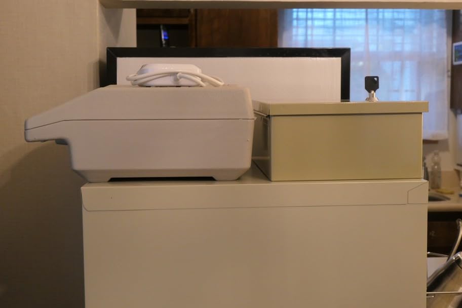 KYODOLED Fireproof Document Box with Key Lock, Small Lock Boxes for Personal Items, Fire and Water Resistance, Fireproof Safe Box for Documents, Jewelry, Passport, Cash, 12.6'' x 8.3'' x 4.3'' Black customer photo 2