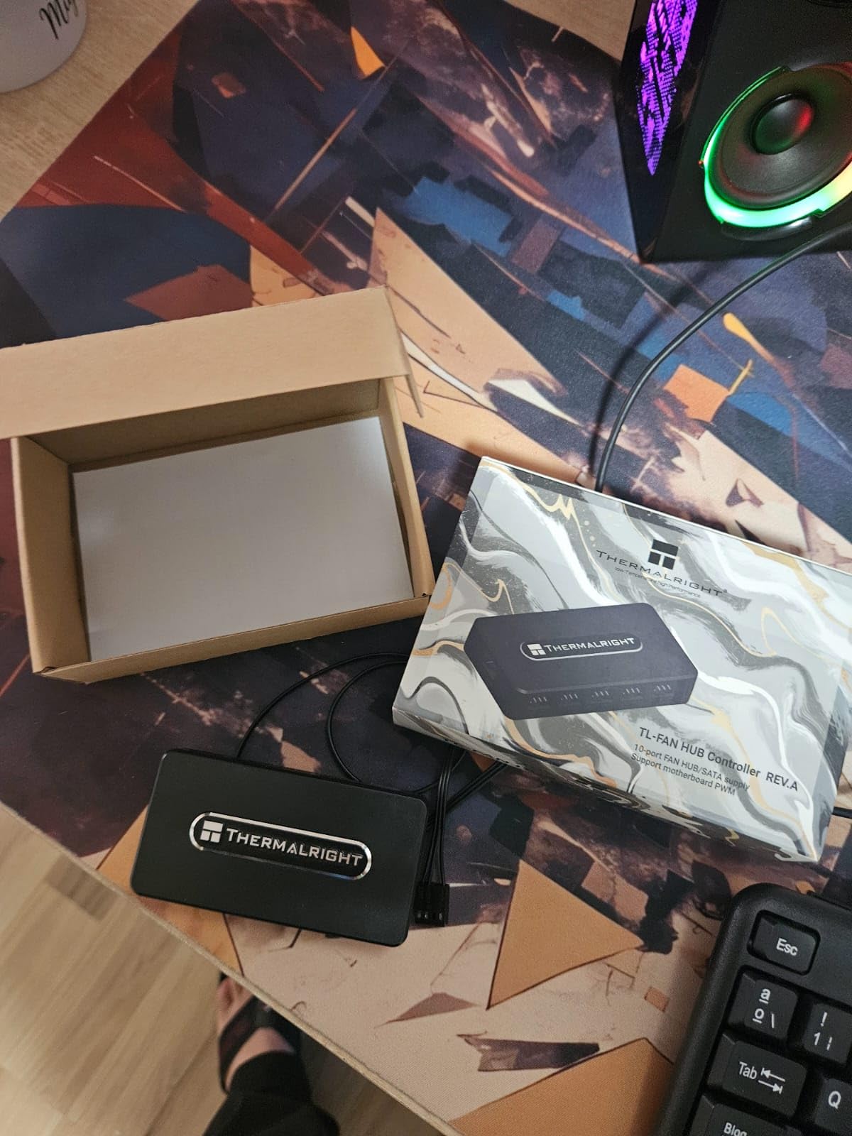 Thermalright Integrated Fan Hub, 10-Port 4 Pin PC Fan Controller, 12V Fan Hub, Support up to 10 Fans, SATA Power Cord Direct Input customer photo 1