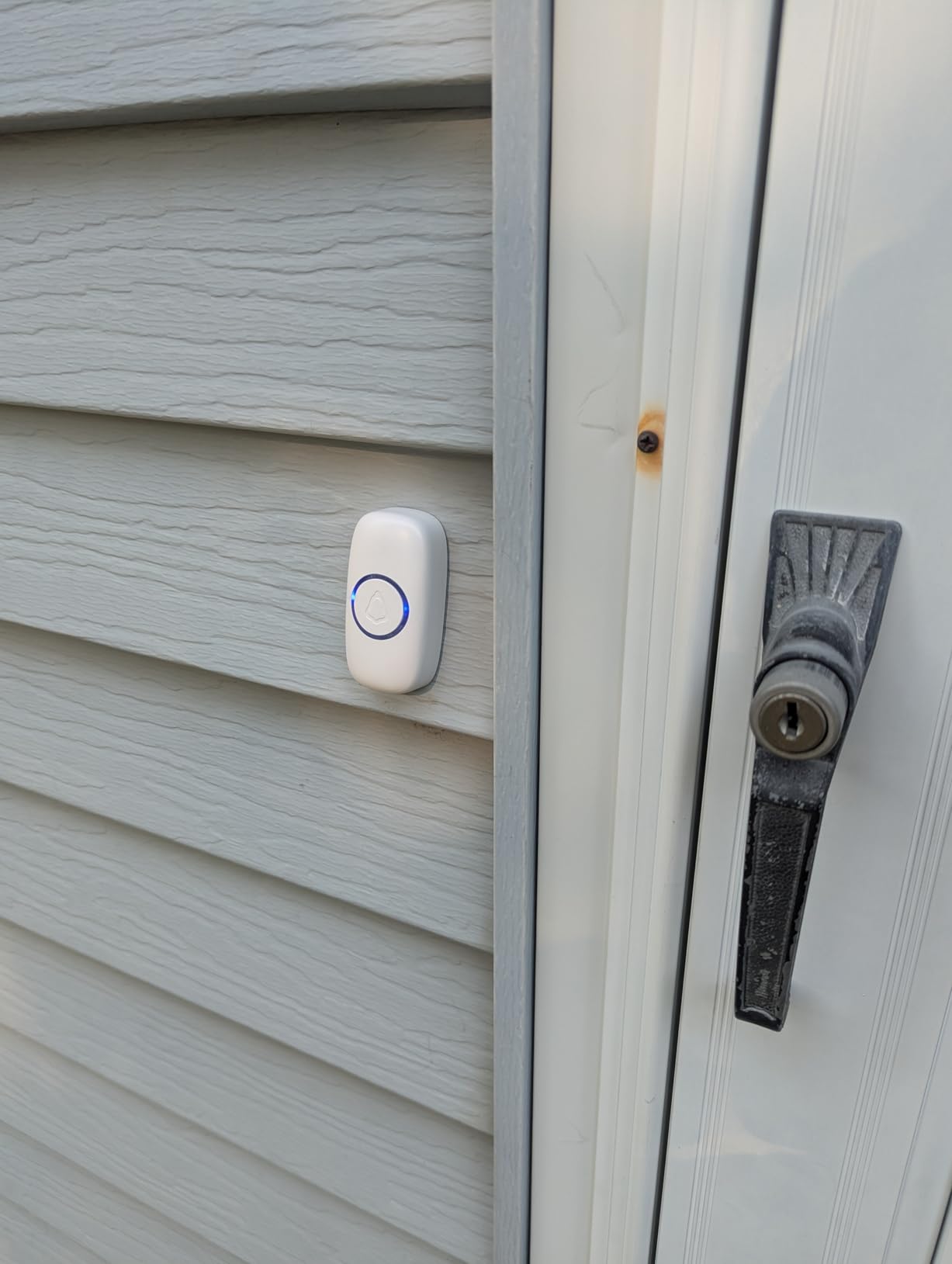 Wireless Doorbell, SECRUI Door bell Over 1000ft Coverage with 2 Plug-In Receivers, 1 Waterproof Push button, 52 Chimes, 110dB loud Sound Colorful LED Flash customer photo 1