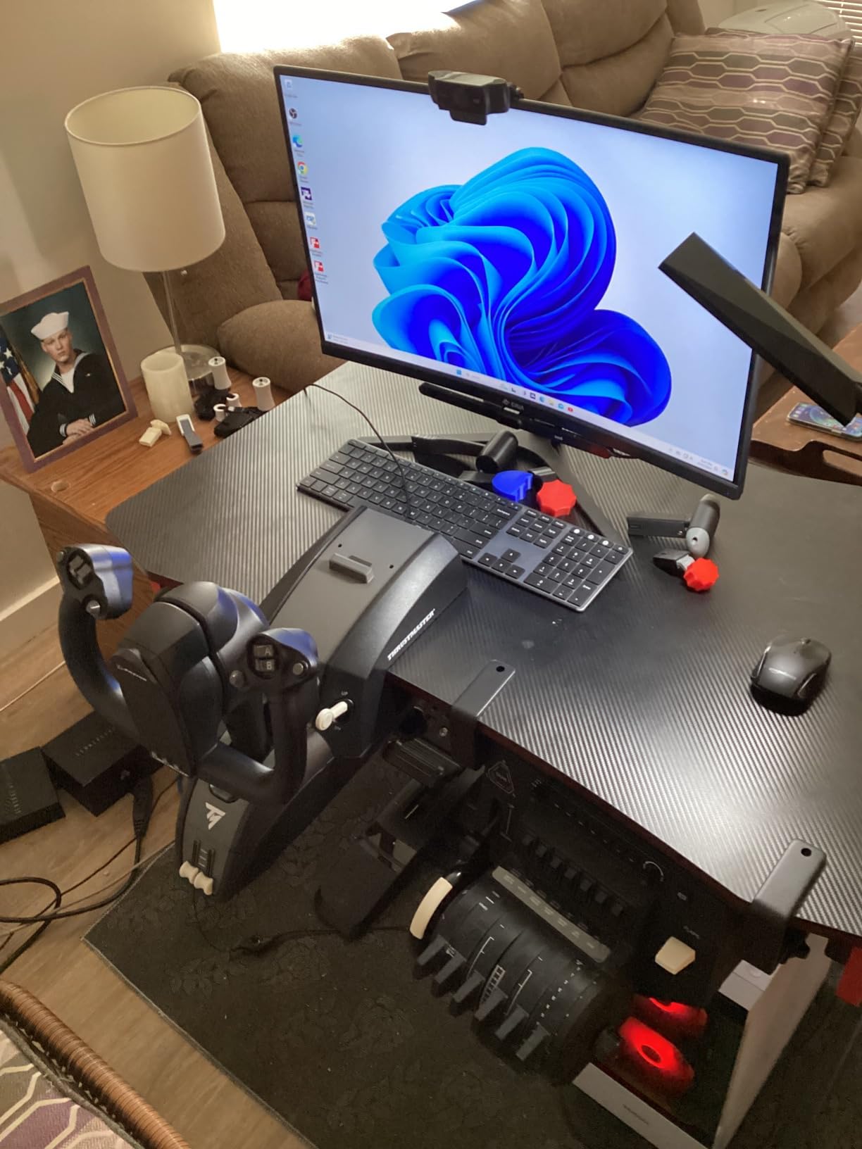 Thrustmaster TCA Quadrant Boeing Edition - Throttle Quadrant for Xbox Series X|S & PC, Flight Simulator Controls customer photo 2