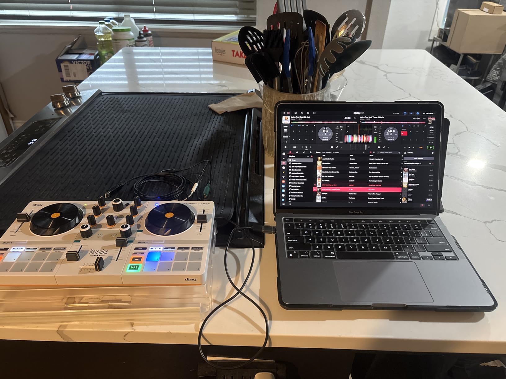 Hercules DJControl Mix - Bluetooth Wireless DJ Controller for Smartphones (iOS and Android) - dJay app - 2 Decks, White customer photo 1