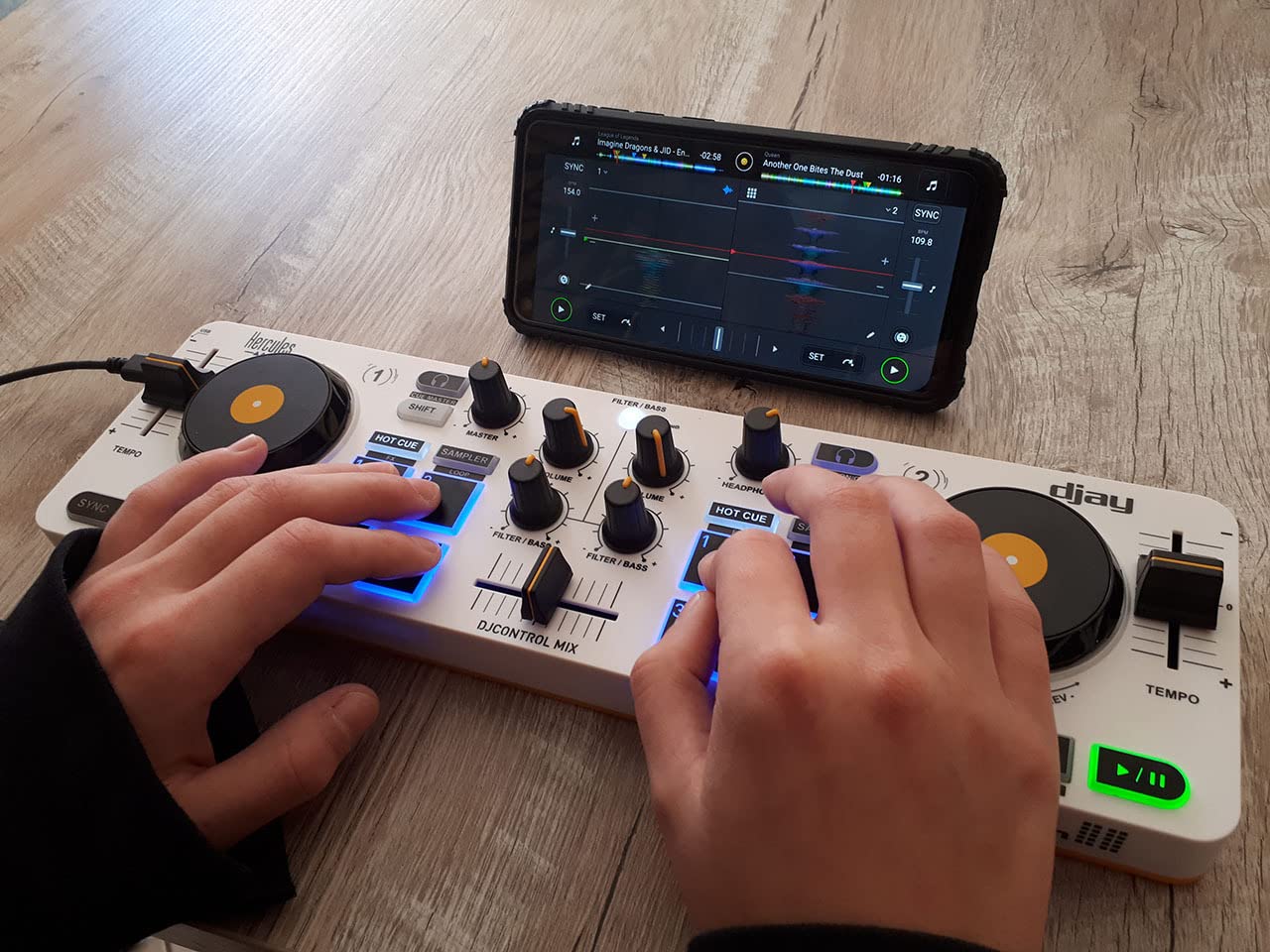 Hercules DJControl Mix - Bluetooth Wireless DJ Controller for Smartphones (iOS and Android) - dJay app - 2 Decks, White customer photo 2