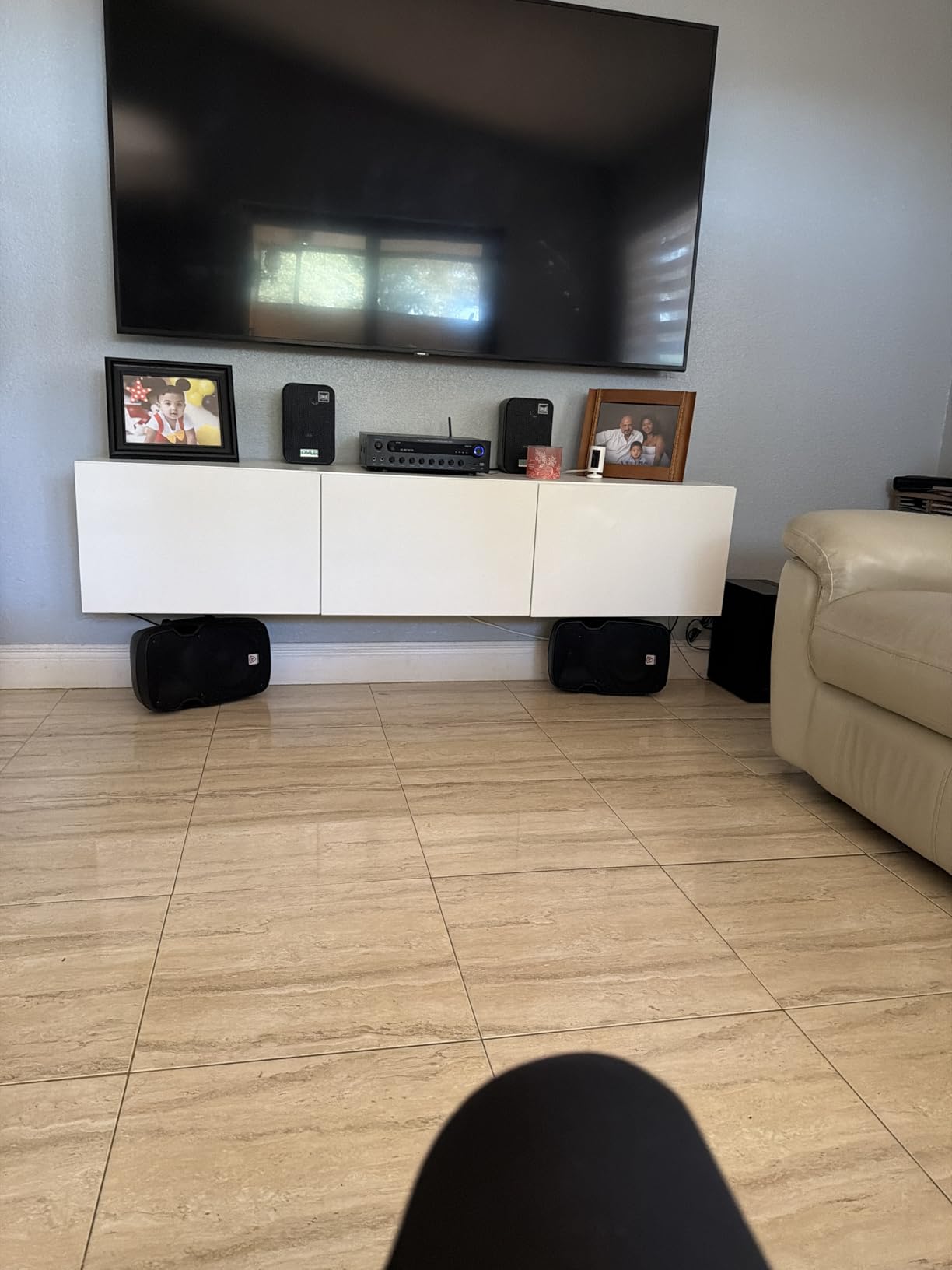 JBL Flip 6 - Portable Bluetooth Speaker, Powerful Sound and Deep Bass, IPX7 Waterproof, 12 Hours of Playtime (Black) customer photo 2