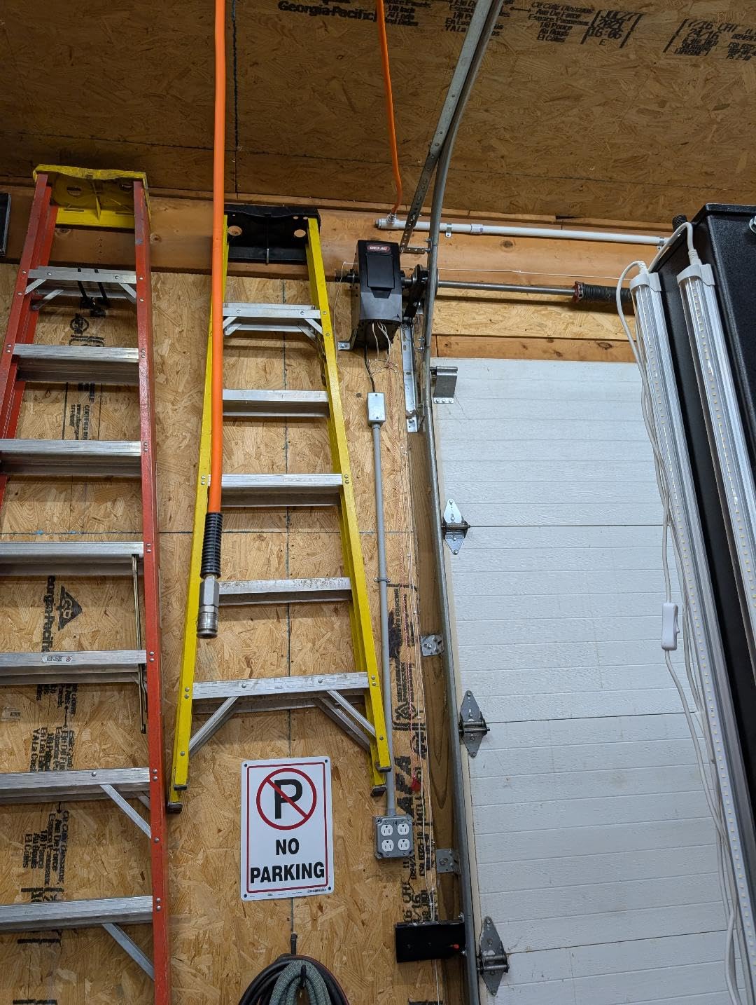 Genie 6072H-O Residential Wall Mounted Garage Door Opener, Black customer photo 2