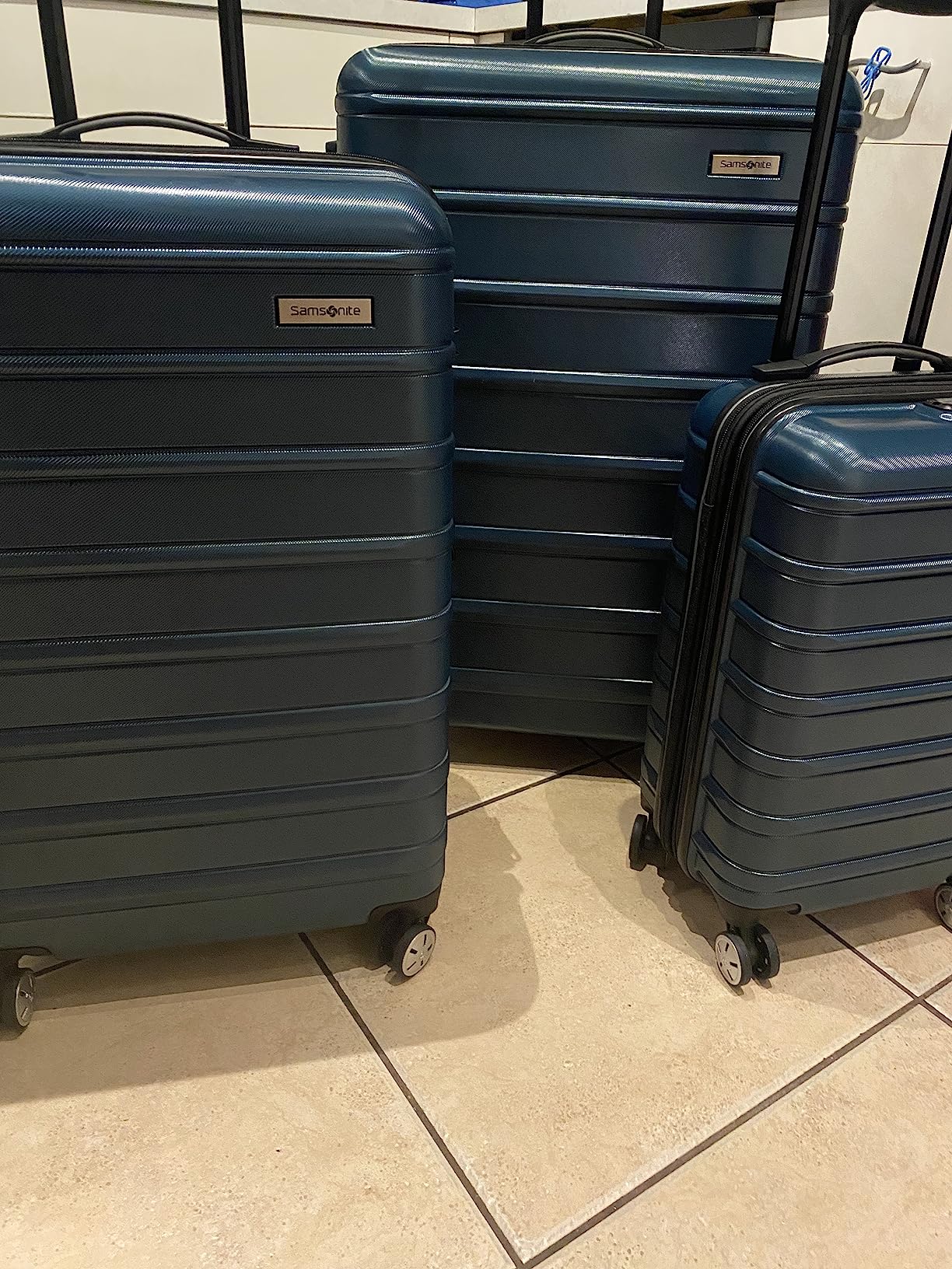Omni 2 Hardside 3 Piece Set - Includes Global Carry-On, Medium, & Large Checked Suitcases - 360° Dual Spinner Wheels - Integrated TSA Lock & Expansion - Amazon Exclusive - Lagoon Blue customer photo 2