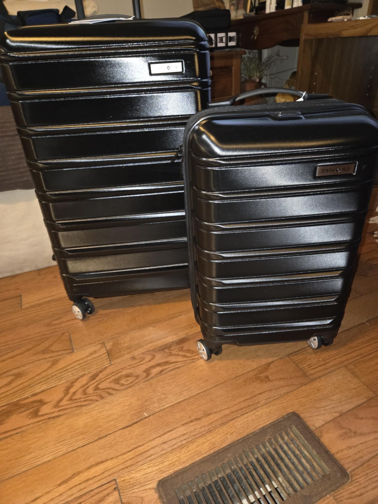 Samsonite Omni 2 International Carry-On Luggage with 360° Spinner Wheels - Scratch Resistant Hardshell - TSA, Airline-Approved - Expandable Polycarbonate Shell for Lightweight Travel - Rose Gold customer photo 1