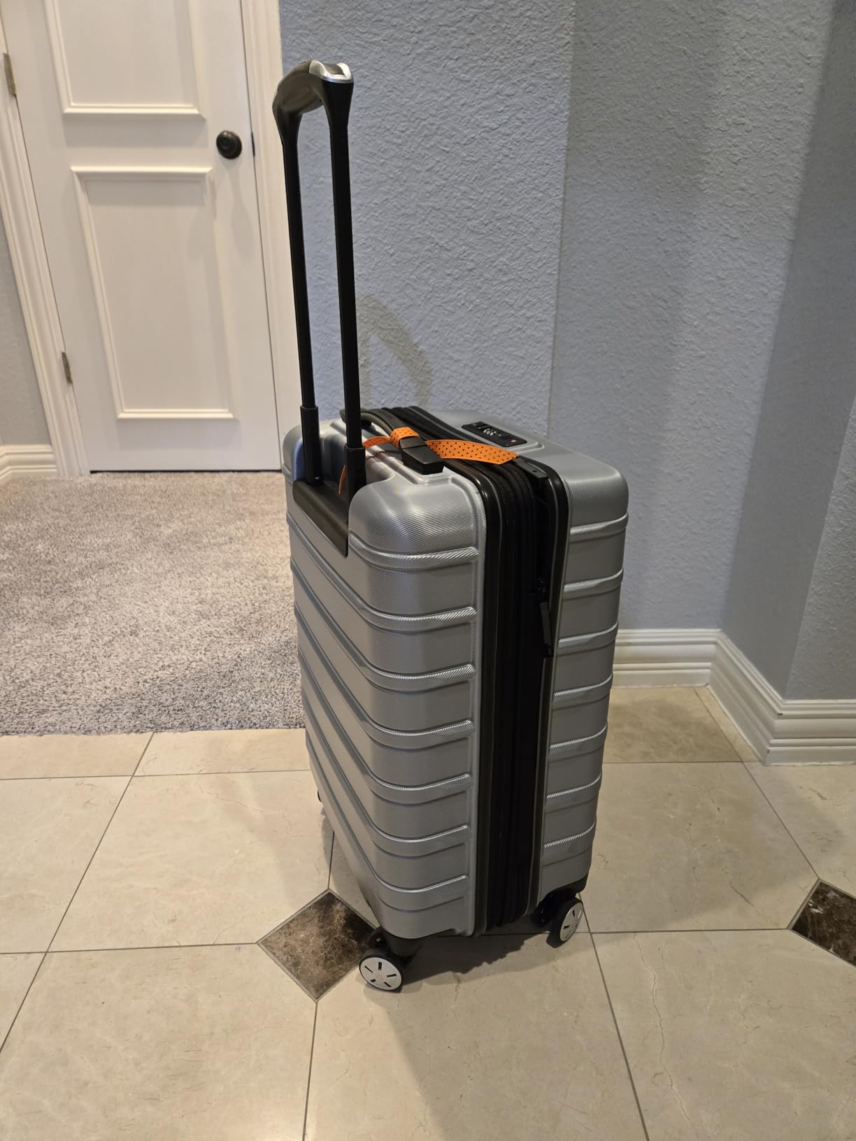 Samsonite Omni 2 International Carry-On Luggage with 360° Spinner Wheels - Scratch Resistant Hardshell - TSA, Airline-Approved - Expandable Polycarbonate Shell for Lightweight Travel - Rose Gold customer photo 2