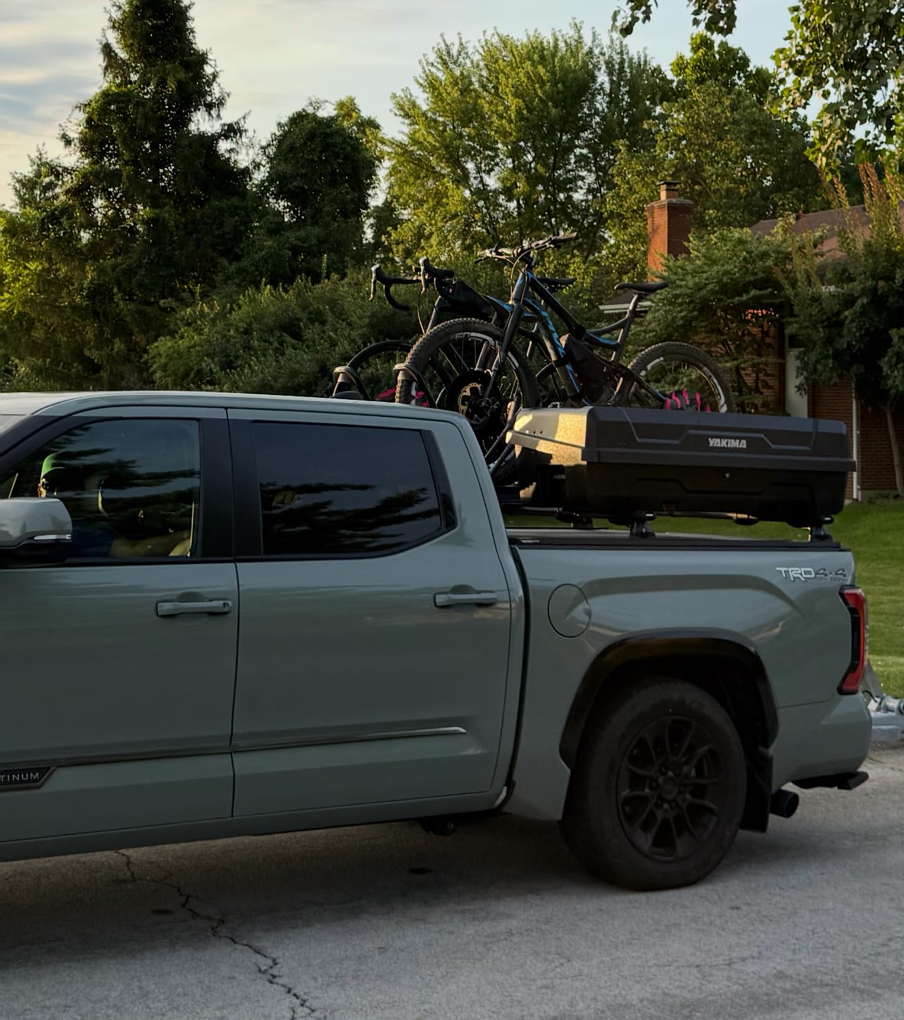 Yakima Hard Shell Cargo Box, Vehicle Rooftop Travel & Storage Gear Case, DeepSpace 10 customer photo 2