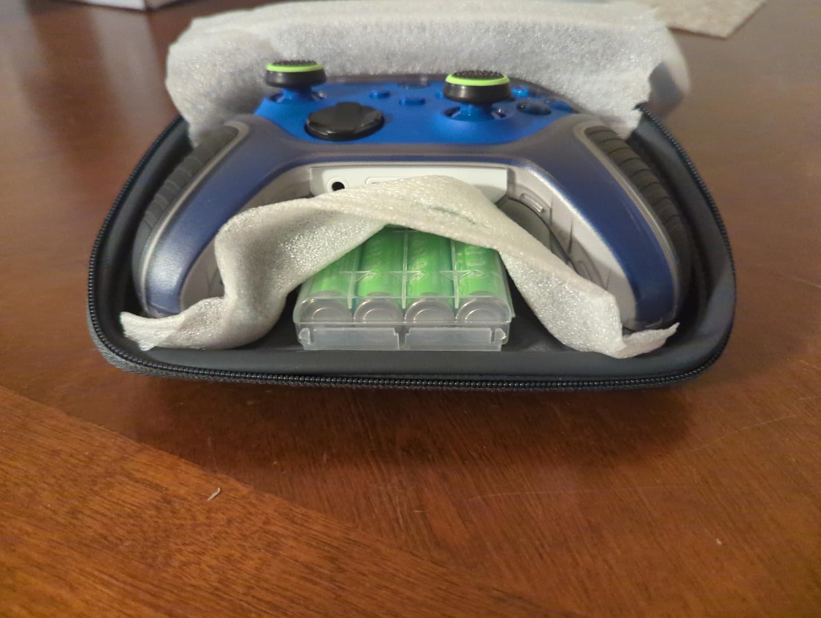 SCUF Universal Controller Protection Case - Travel Storage - Compatible With Xbox One, Xbox Series X, S, PS4, PS5, Xbox One, Nintendo Switch - Light Gray customer photo 1