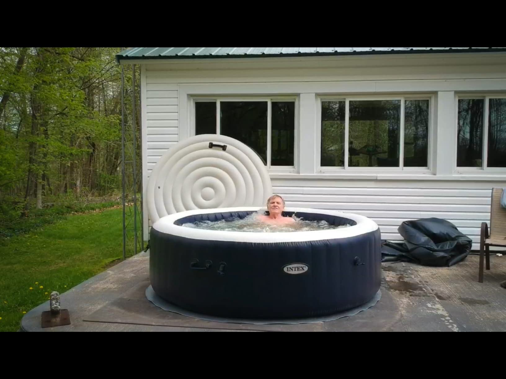 INTEX 28431EP PureSpa Plus Bubble Massage Inflatable Spa Set: Includes Energy Efficient Spa Cover -2 Headrests - LED Light - 6 Person Capacity - 85