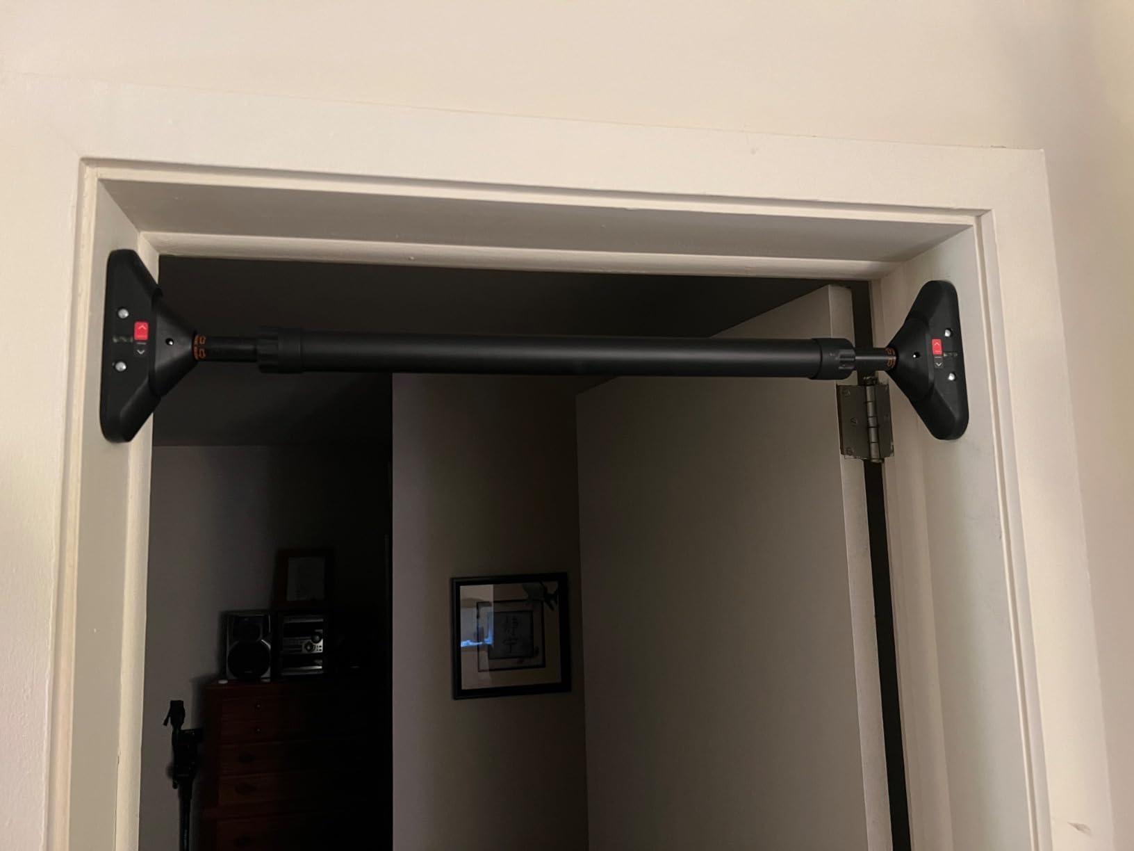 Sportneer Pull Up Bar: Strength Training Chin up Bar No Screws - Adjustable 29.5''-37''(75-94cm) Width Locking Mechanism Pull up Bar for Doorway - Max Load 440lbs for Home Gym Upper Body Workout, Non-slip customer photo 2