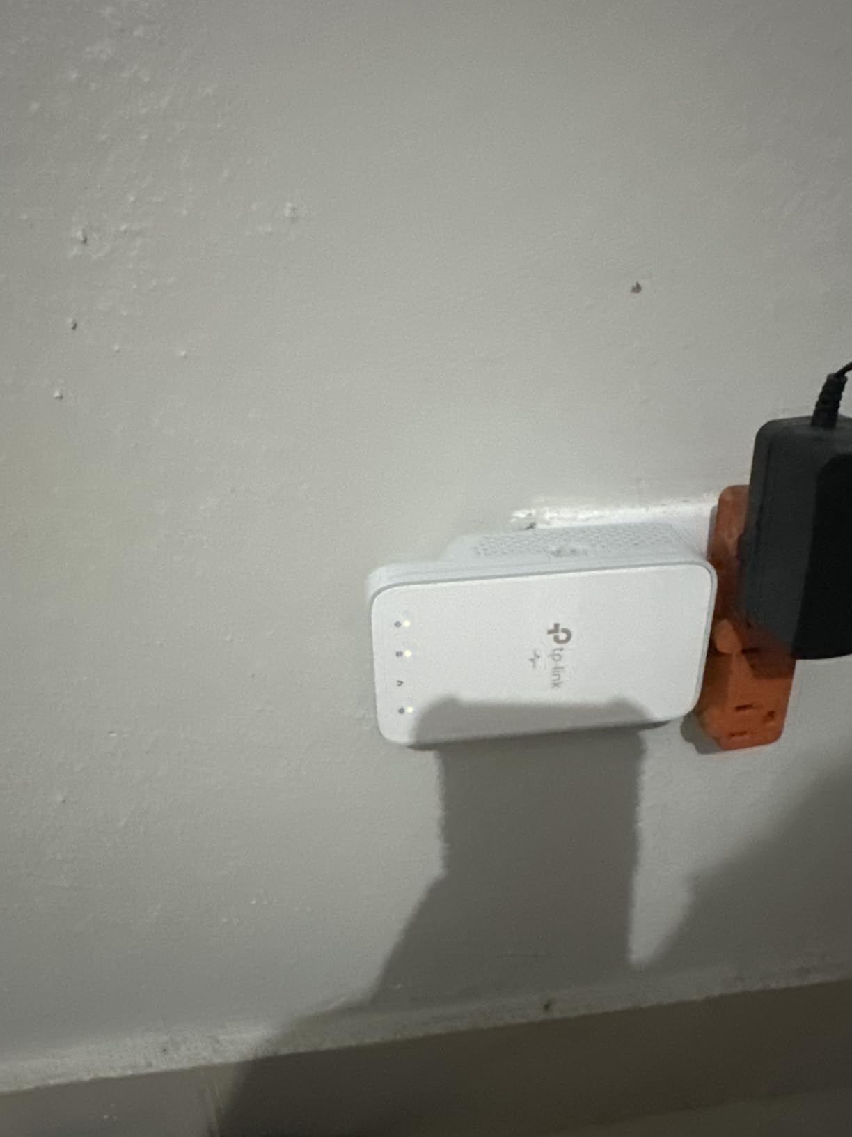 TP-Link Powerline WiFi Extender TL-WPA7617 KIT - Includes AV1000 Powerline Ethernet Network Adapter and AC1200 Dual Band Extender, Gigabit Port, Passthrough, OneMesh, Ethernet Over Power, Plug & Play customer photo 1