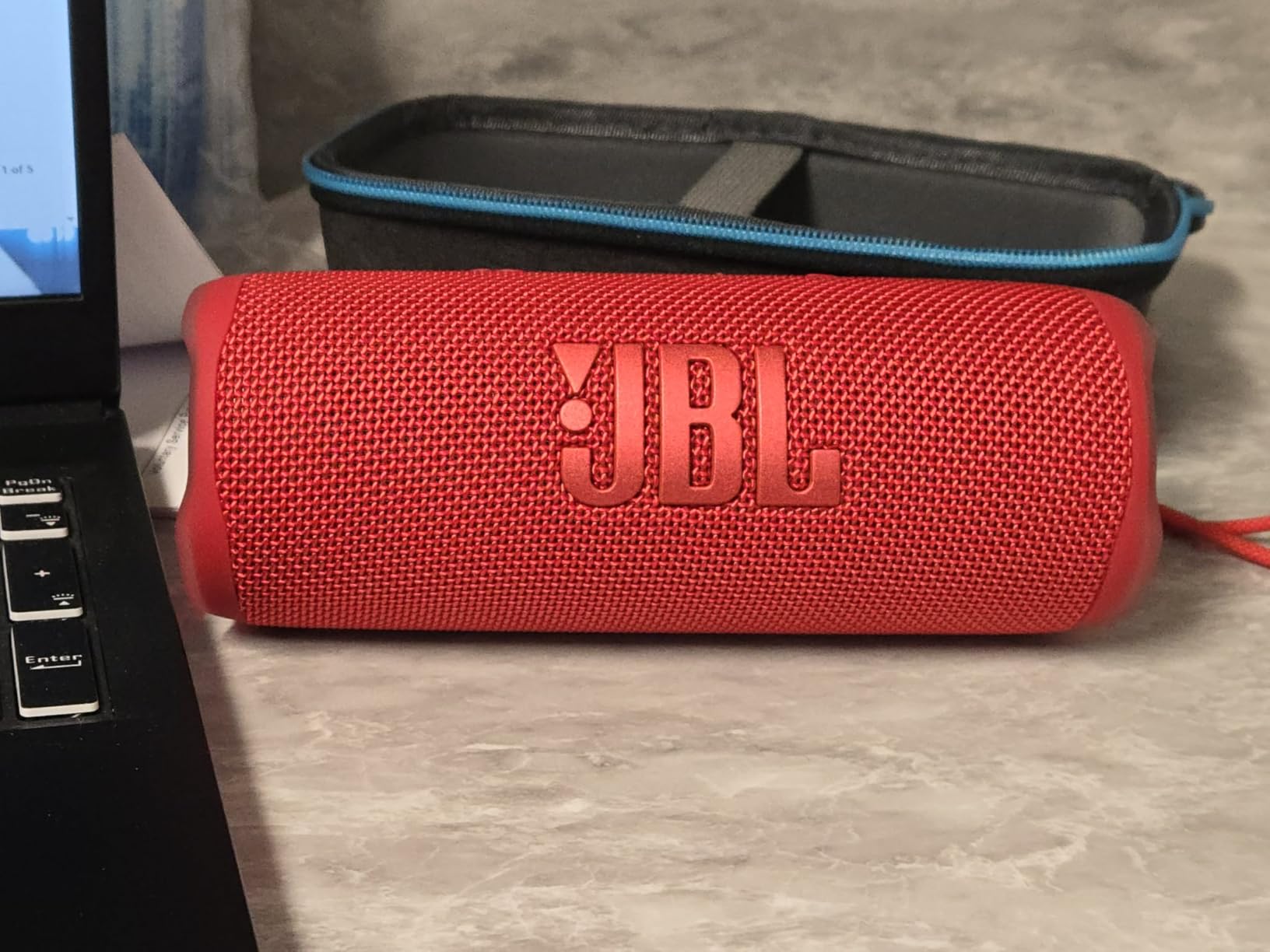 JBL Flip 6 (Black) Bundle with divvi! Protective Hardshell Case customer photo 1