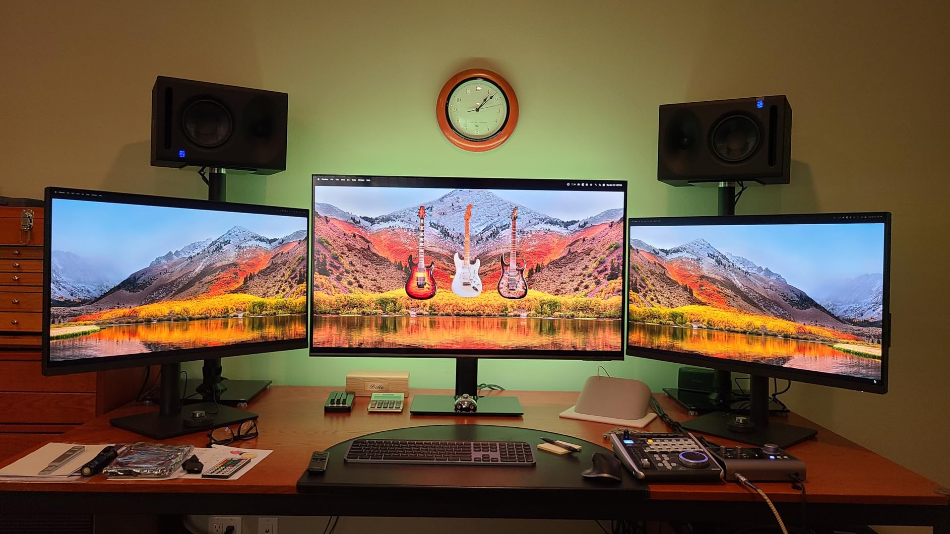 BenQ PD3205U Mac-Ready Monitor 32 4K UHD 99% Rec.709 and sRGB, IPS, DeltaE <=3, ICC Sync, Calibration Report, AQCOLOR, USB-C (90W) customer photo 1