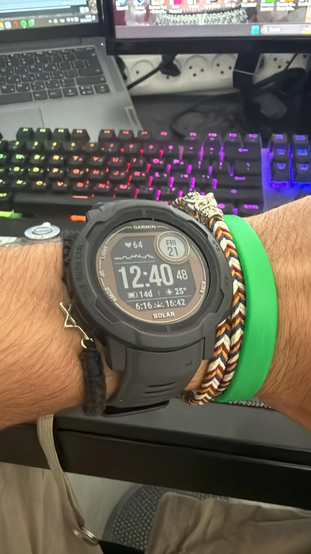 Garmin Instinct 2 Solar, Rugged Outdoor Watch with GPS, Solar Charging Capabilities, Graphite customer photo 2