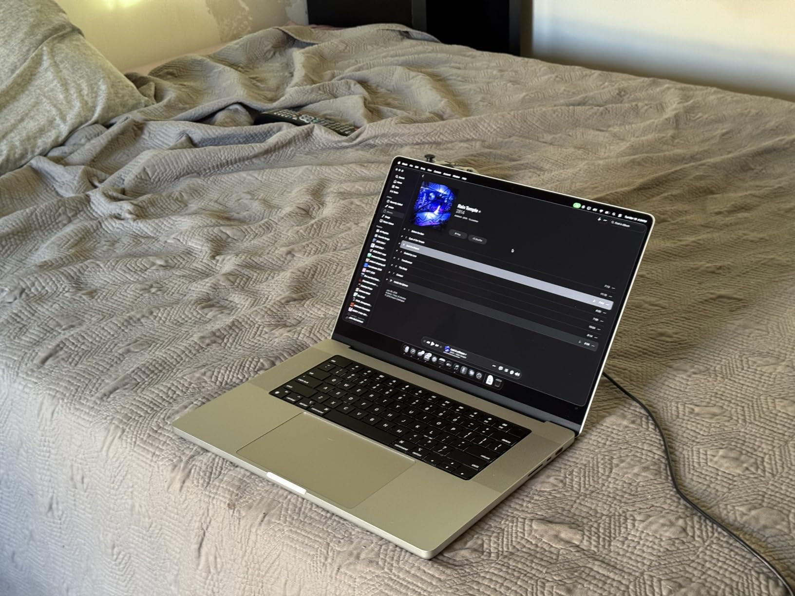 Apple MacBook Pro Late 2021 with Apple M1 Pro chip (16-inch, 16GB RAM, 512GB SSD) Space Gray (Renewed) customer photo 1