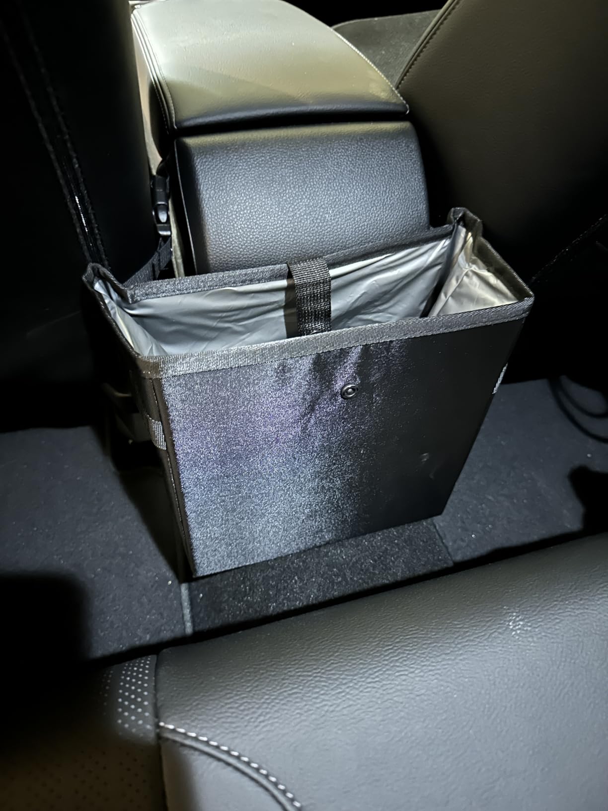 Homelove Car Trash Can, Leak-Proof Waterproof Trash Bin Collapsible Portable Auto Garbage Bag Large Capacity Trashcan Storage Bag Multipurpose Car Organizer Hanging (Black) customer photo 2