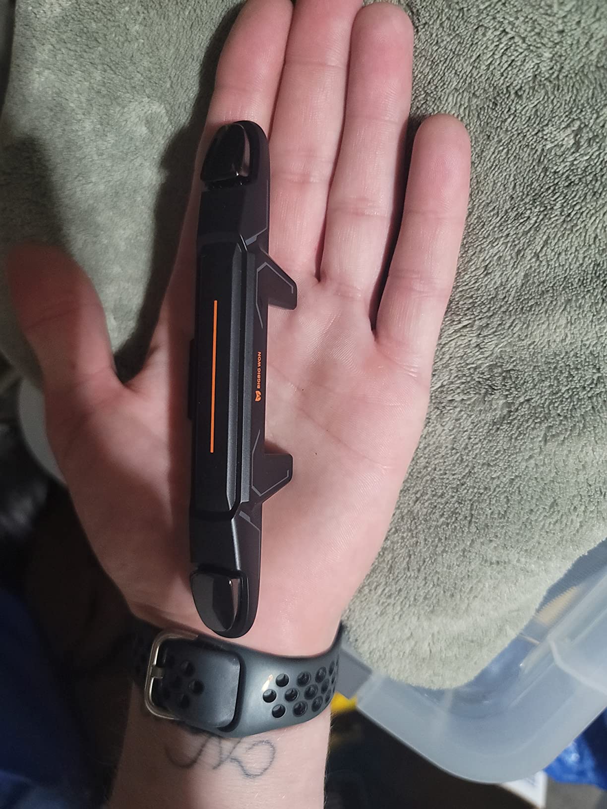 BIGBIG WON Gaming Triggers, Mobile Game Controller for PUBG/Fornite/Call of Duty Integrated Mobile Triggers Aim Button Shooter Joystick for iPhone and Android Mobile Gaming Trigger Black customer photo 1