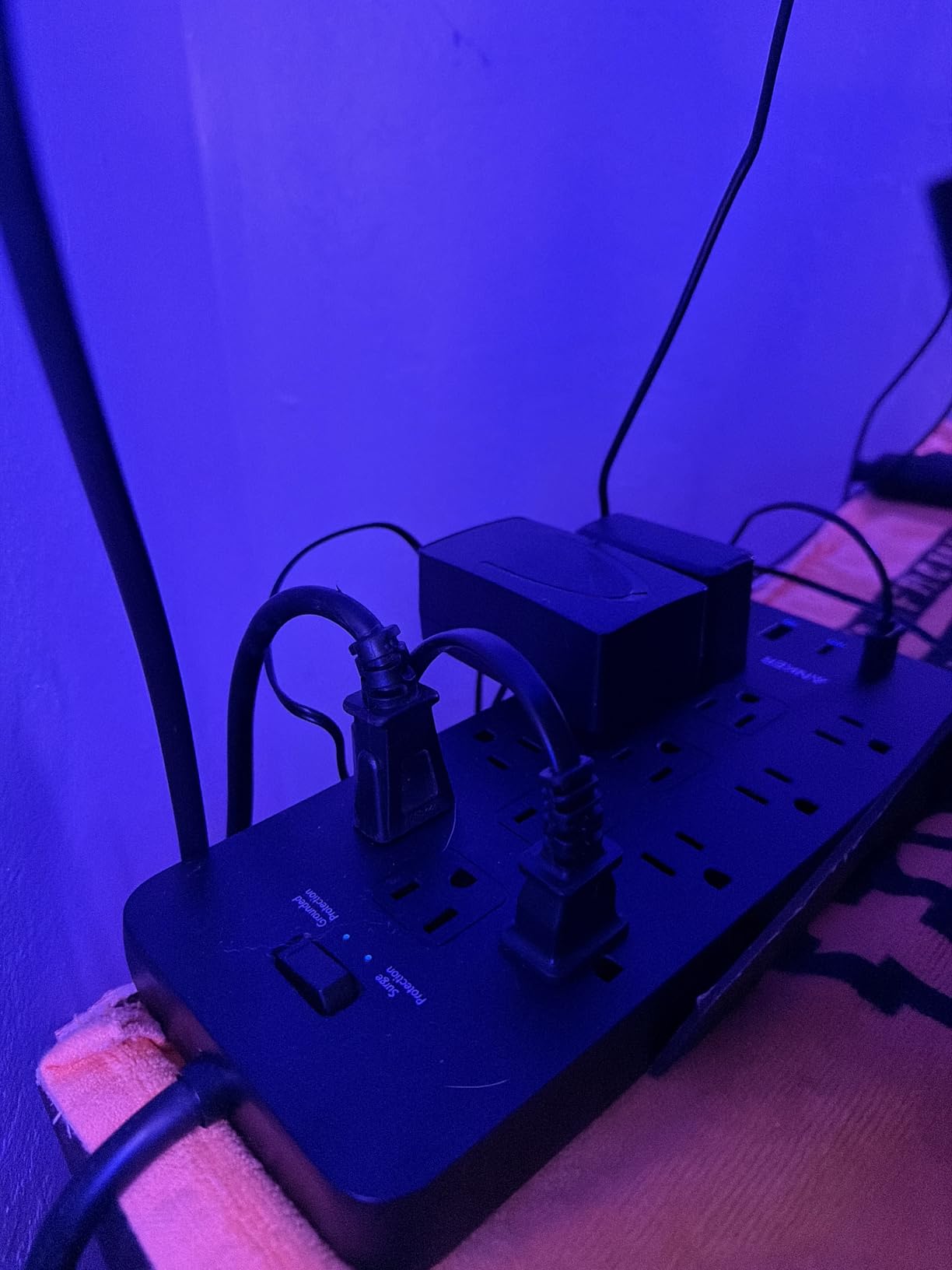 Anker Power Strip with 2100J Surge Protector, Outlet Extender, 5ft Extension Cord with Multiple Outlets, 12 AC, 2 USB A,1 USB C Port for 20W, Home Office, Dorm Room Essentials, TUV Listed customer photo 2