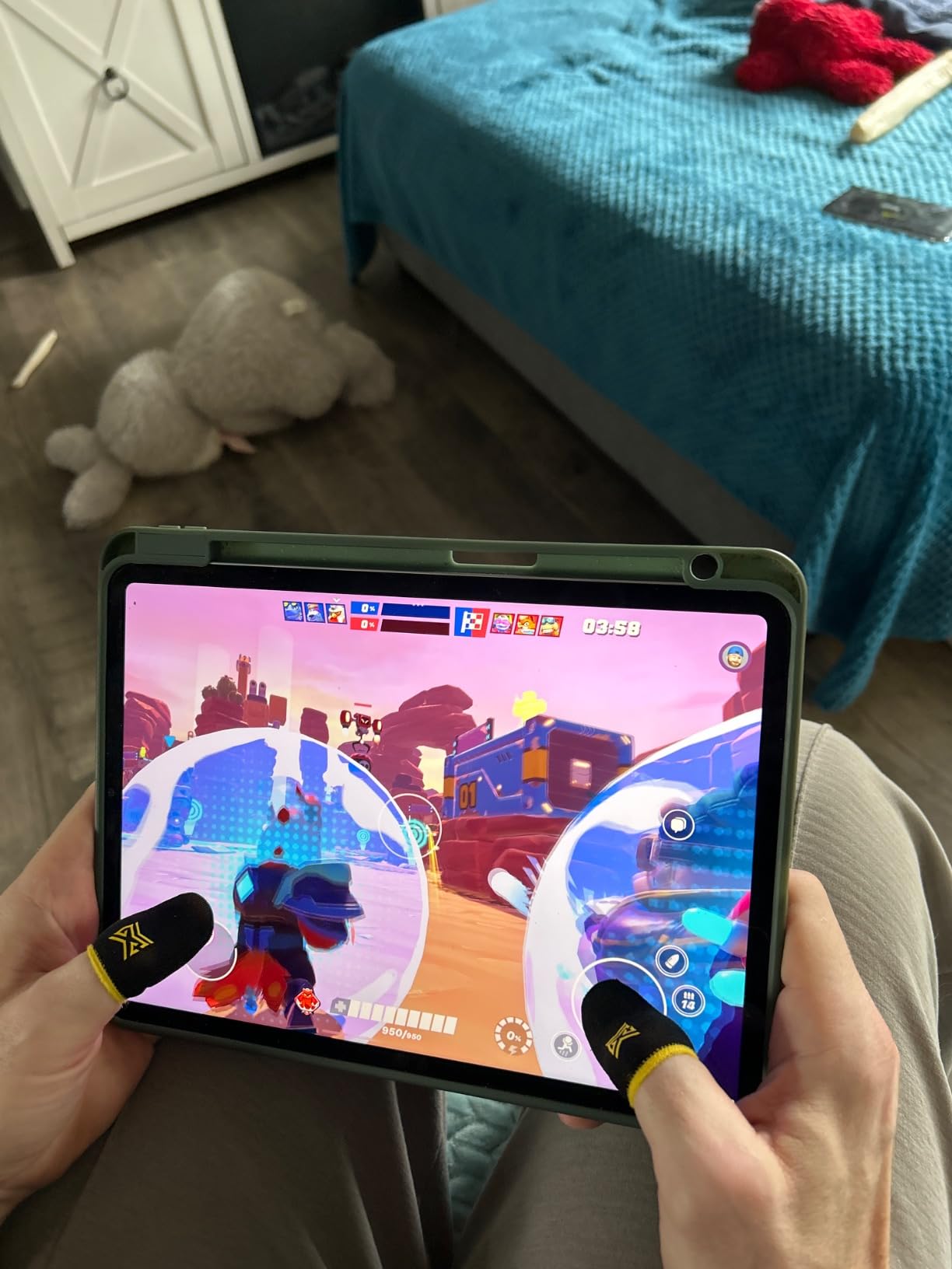 MGC ClawSocks 6 Pack Carbon, Gamer Finger & Thumb Sleeves, Mobile Gaming Stabilizer & Compression Support Black customer photo 1