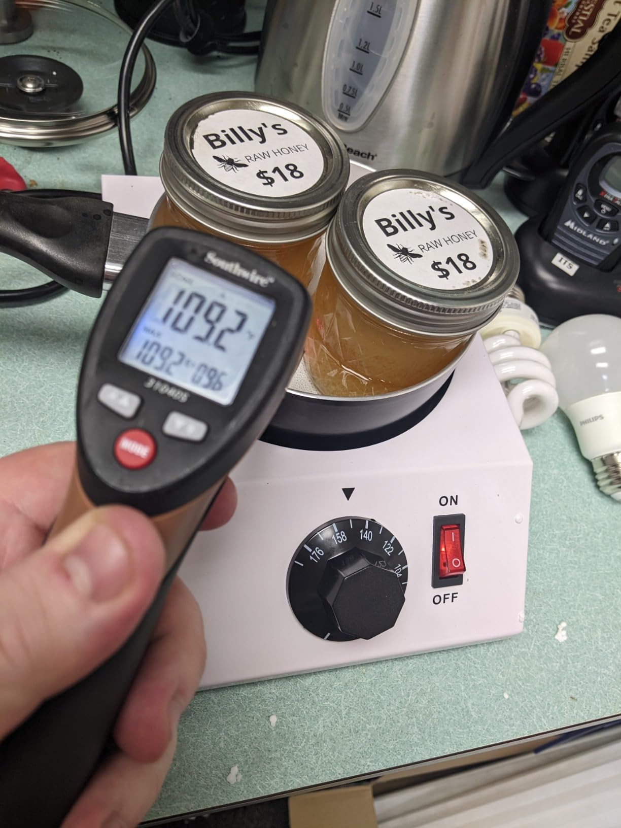 WICHEMI Chocolate Melting Pot Chocolate Tempering Machine Commercial Electric Chocolate Melter Fondue Pot for Chocolate, Butter, Cheese, Cream, Candy, Milk, Coffee, Desserts (Single Pot) customer photo 1