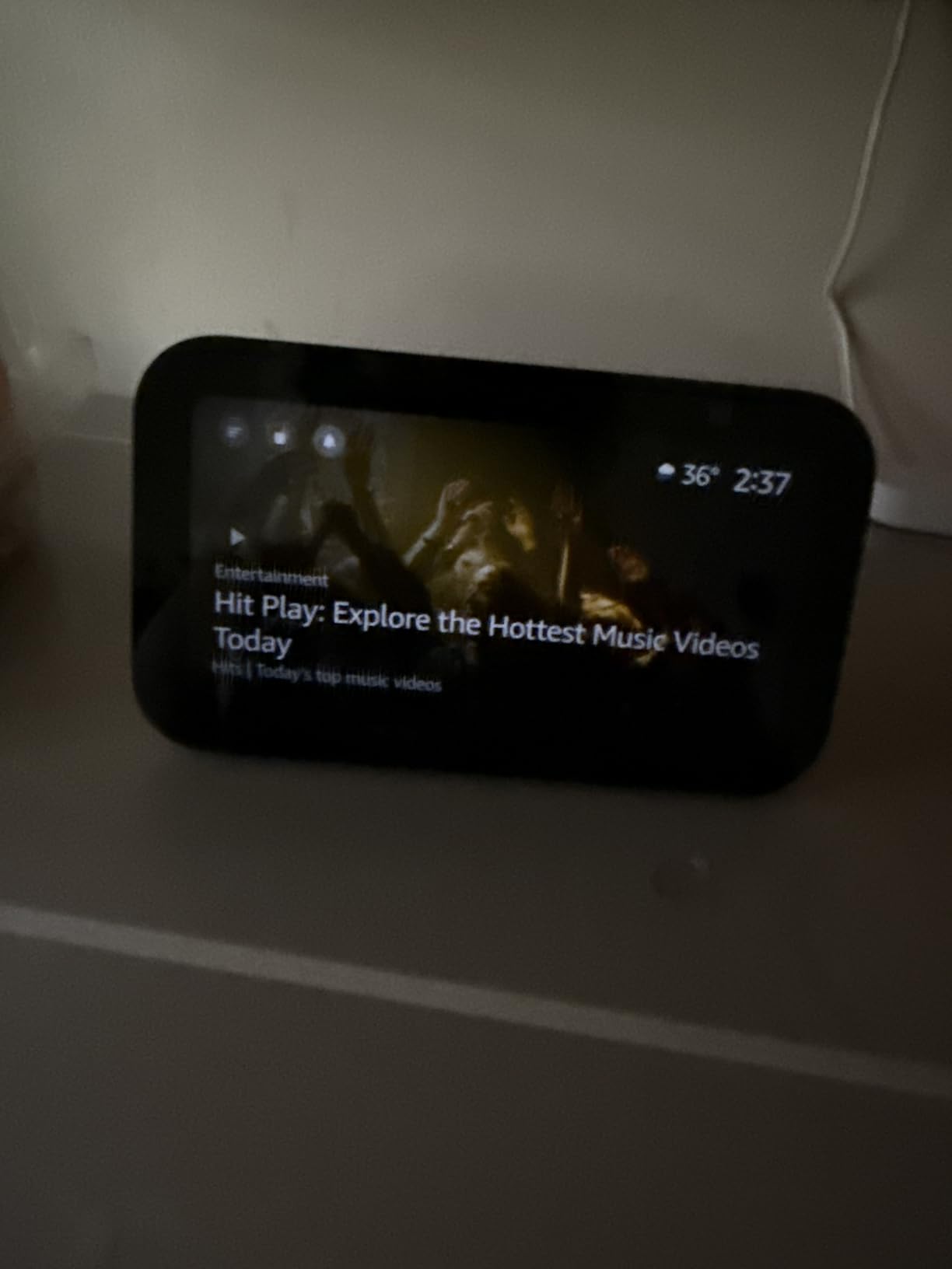Like-New Amazon Echo Show 5 (newest model), Smart display, Designed for Alexa+, 2x the bass and clearer sound, Cloud Blue customer photo 1
