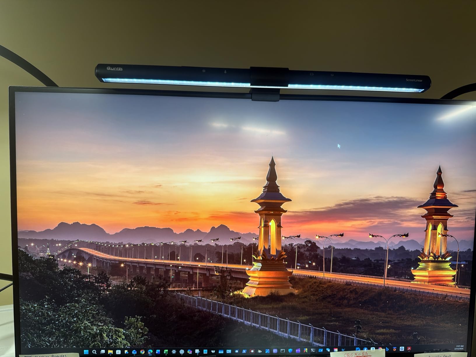 Dell UltraSharp U2723QE 27 4K UHD WLED LCD Monitor - IPS Black Technology, USB-C Hub, 100% sRGB, 98% DCI-P3 customer photo 1