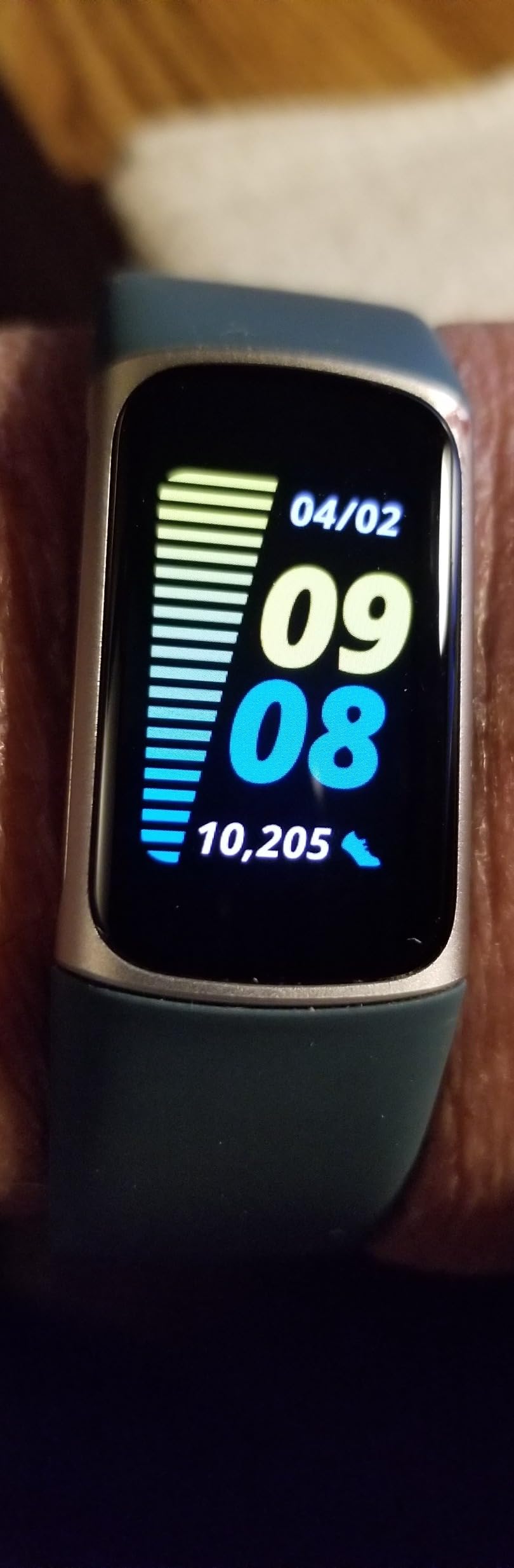 Fitbit Charge 5 Advanced Fitness & Health Tracker with Built-in GPS, Stress Management Tools, Sleep Tracking, 24/7 Heart Rate and More, Black/Graphite, One Size (S &L Bands Included) (Renewed) customer photo 1