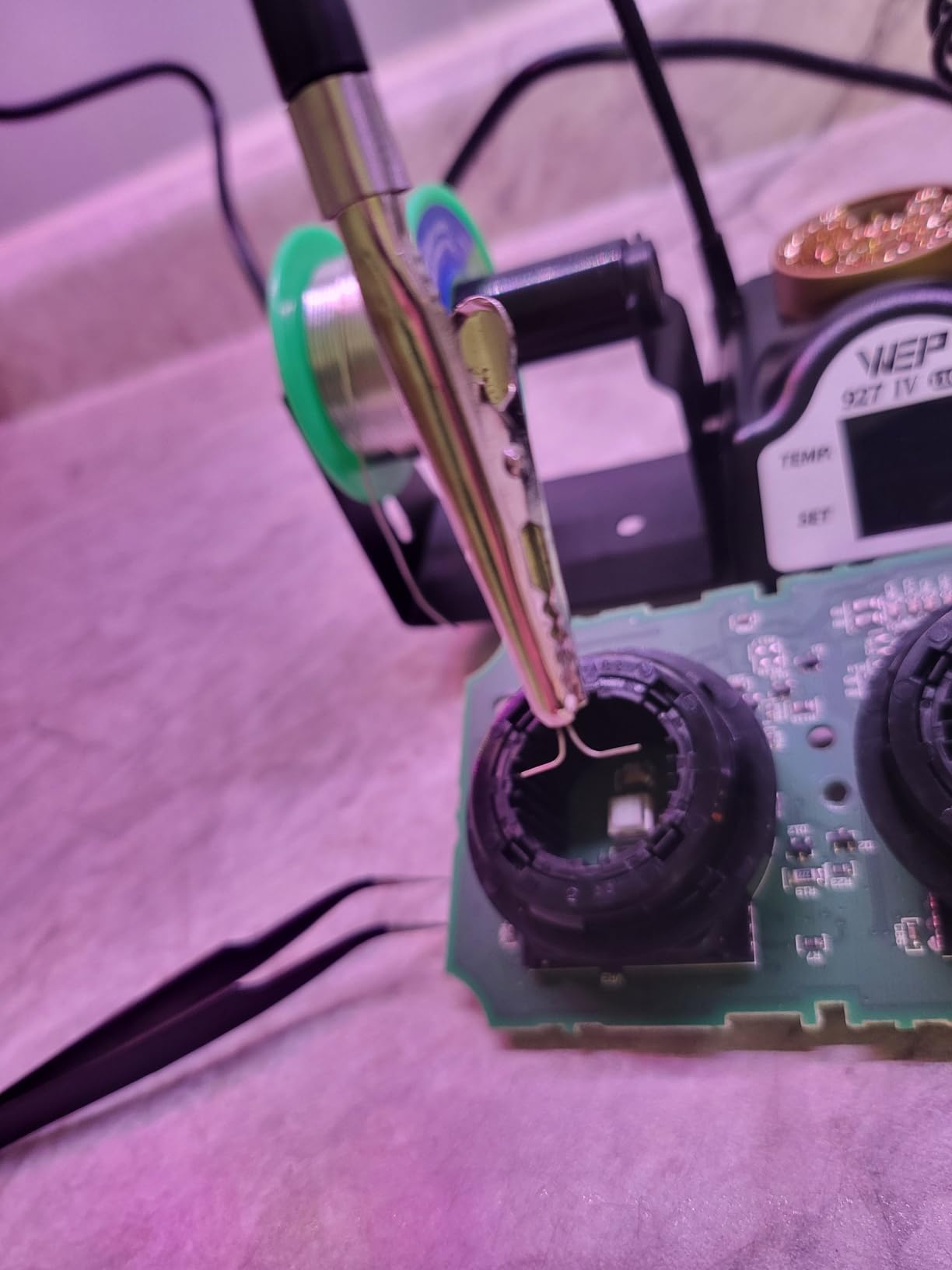 WEP 927-IV Soldering Station Kit High-Power 110W with 3 Preset Channels, Sleep Mode, LED Magnifier, 5 Extra Iron Tips, Tip Cleaner, 2 Helping Hands, Tip Storage Slots, Lead-free Solder Wire, Tweezers customer photo 1