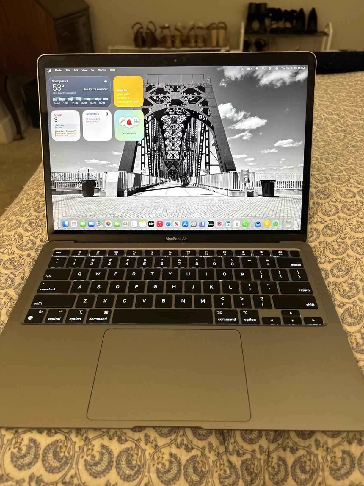 Late 2020 Apple MacBook Air with Apple M1 Chip (13.3 inch, 8GB RAM, 128GB SSD) Space Gray (Renewed) customer photo 2
