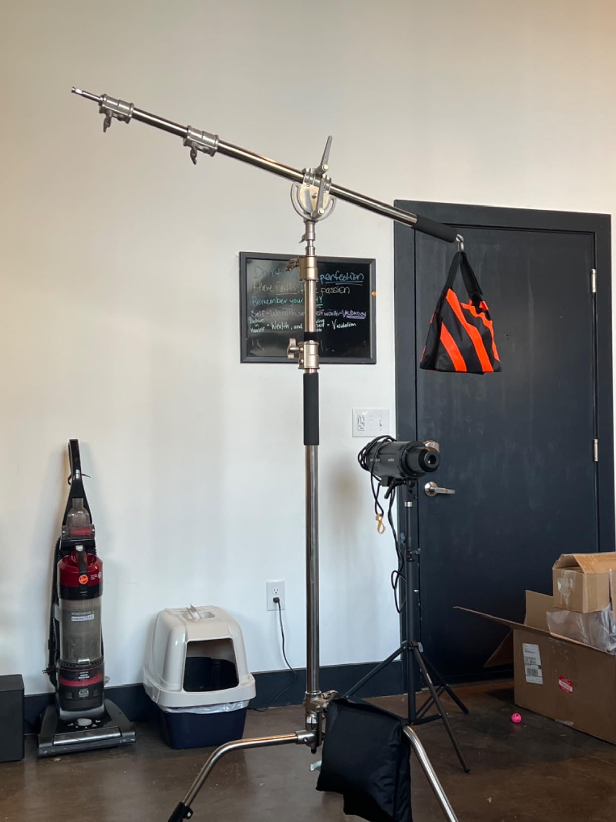 Heavy Duty Extension Boom Arm Bar for Photography C Stand and Light Stand, Adjustable 3.6-8.2ft Crossbar Holding Arm with Sand Bag for Softbox, Studio Strobe, Monolight, LED Video Light, Reflector customer photo 1