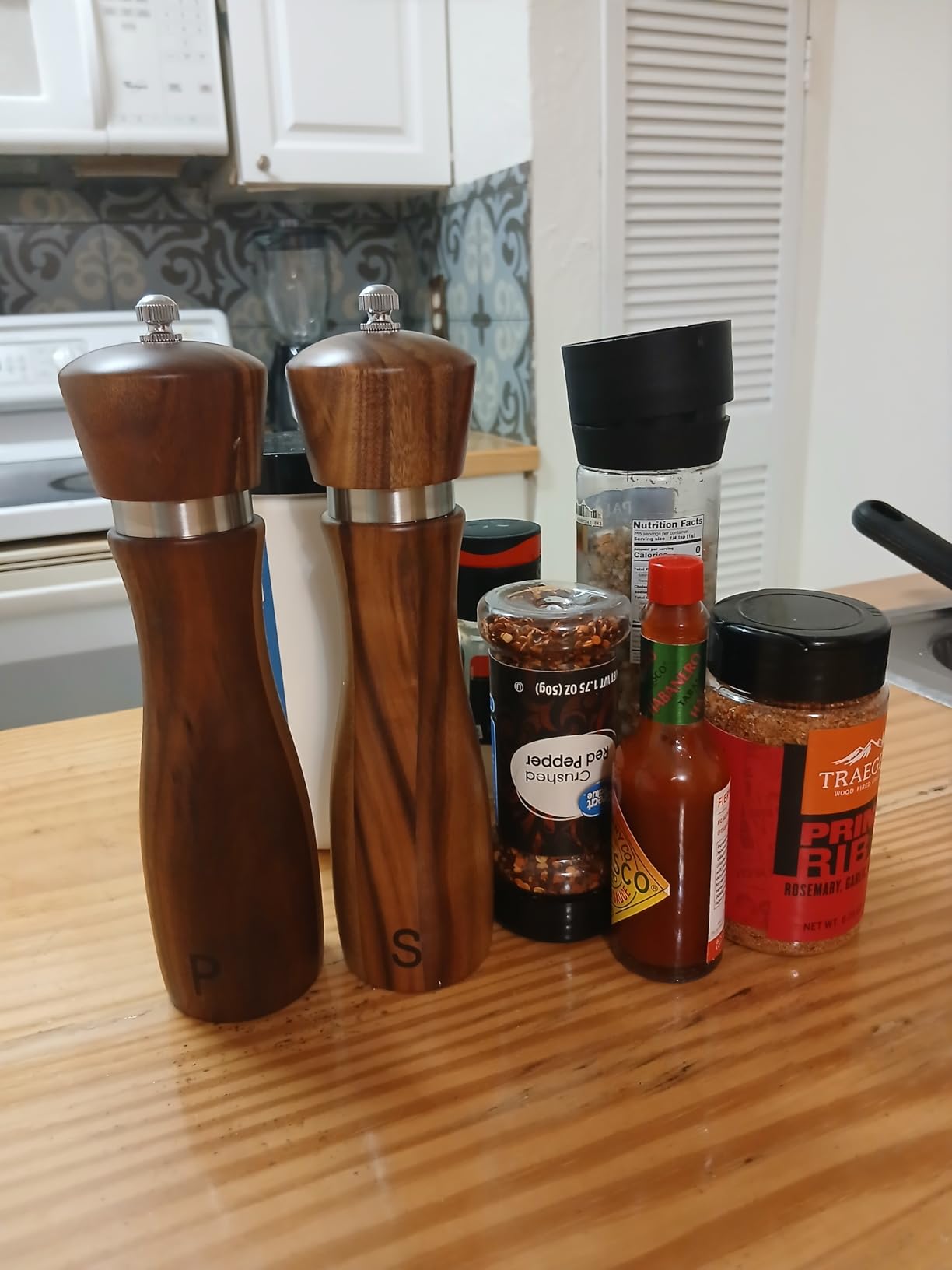 Wooden Salt and Pepper Grinder Set: Refillable Salt & Pepper Mills Adjust for Customized Coarseness, Crafted of Solid Acacia Wood with Ceramic/Stainless Steel Core, 8 Inches Each customer photo 1