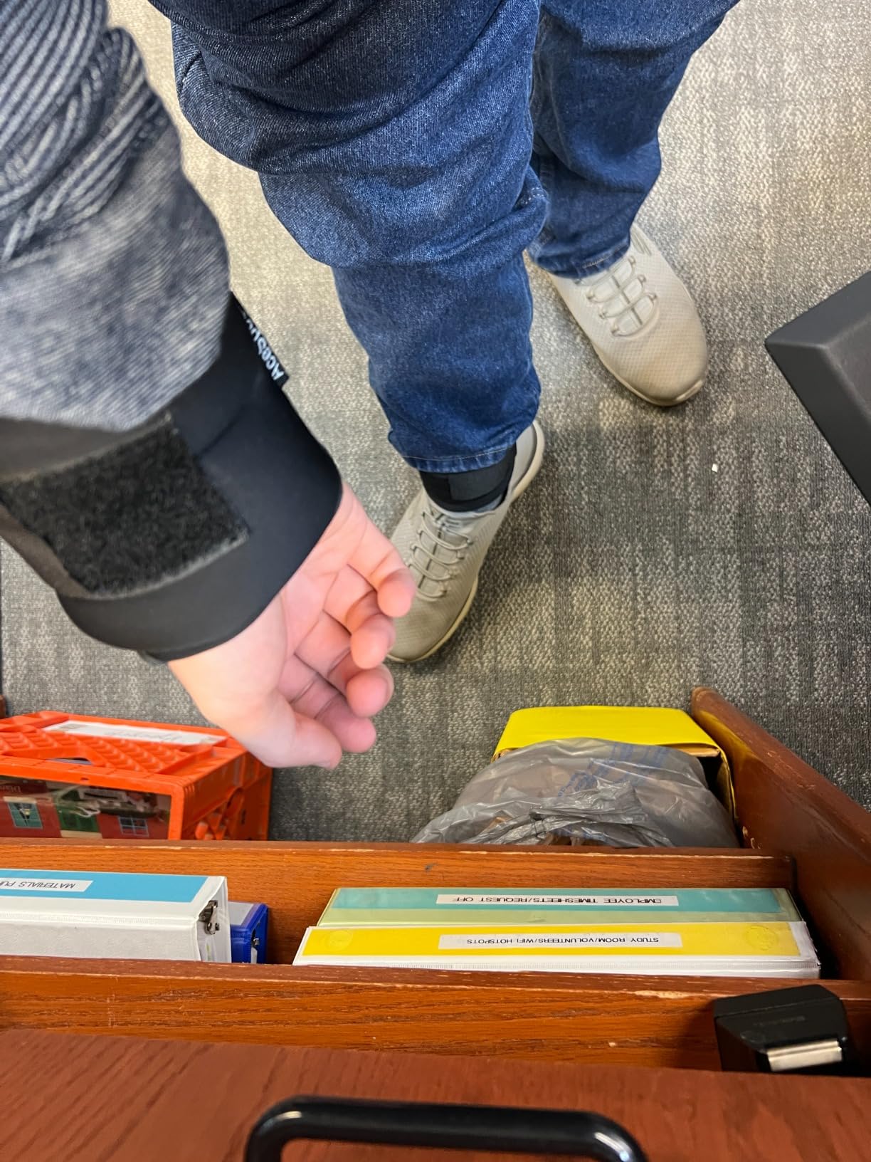 AceSpear Wrist Weights with Thumb Loops Lock for Men Women 1lb*2 2lbs*2 3lbs*2 Ankle Weights Weighted Gloves for Running Strength Training Walking Exercises customer photo 1