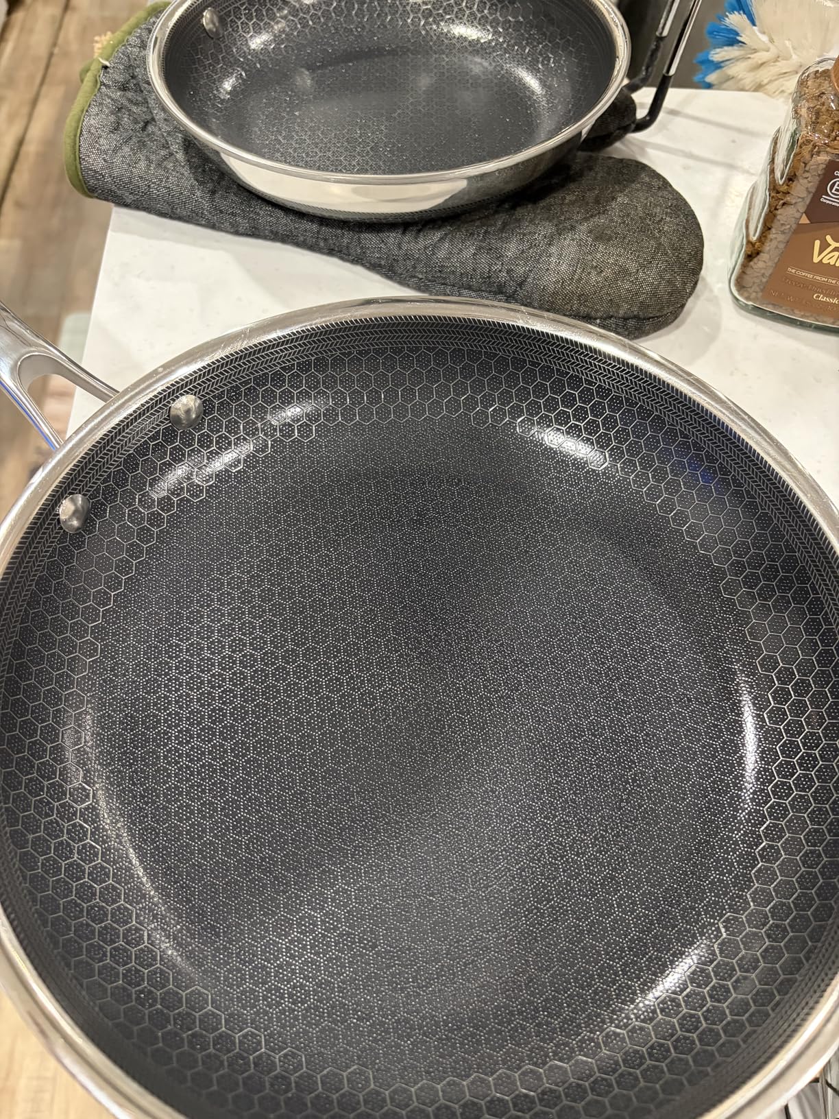 HexClad Hybrid Nonstick 6-Piece Fry Pan Set, 8, 10, and 12-Inch Frying Pans with Tempered Glass Lids, Stay-Cool Handles, Dishwasher-Friendly, Induction Ready, Compatible with All Cooktops customer photo 1