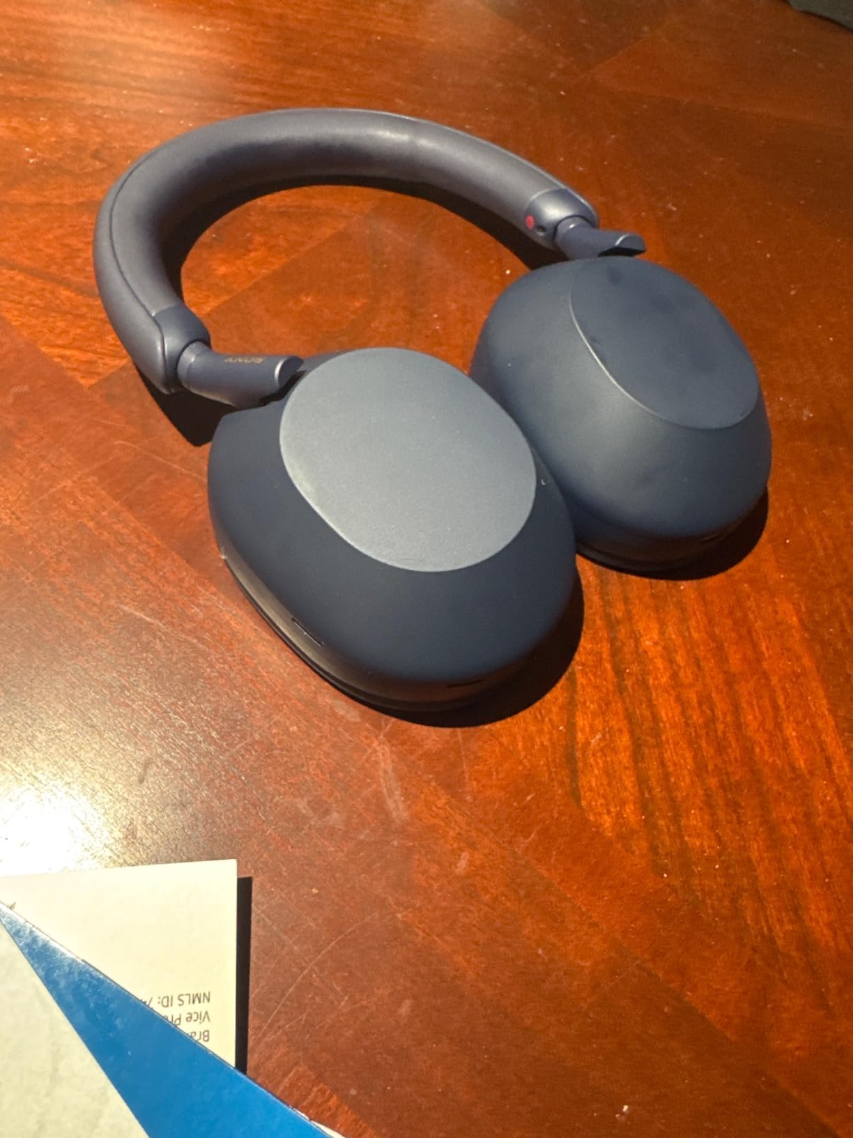 WH-1000XM5B Noise Canceling Wireless Headphones - 30hr Battery Life - Over-Ear Style - Optimized for Alexa and Google Assistant - Built-in mic for Calls - International Version - Charcoal Black customer photo 1