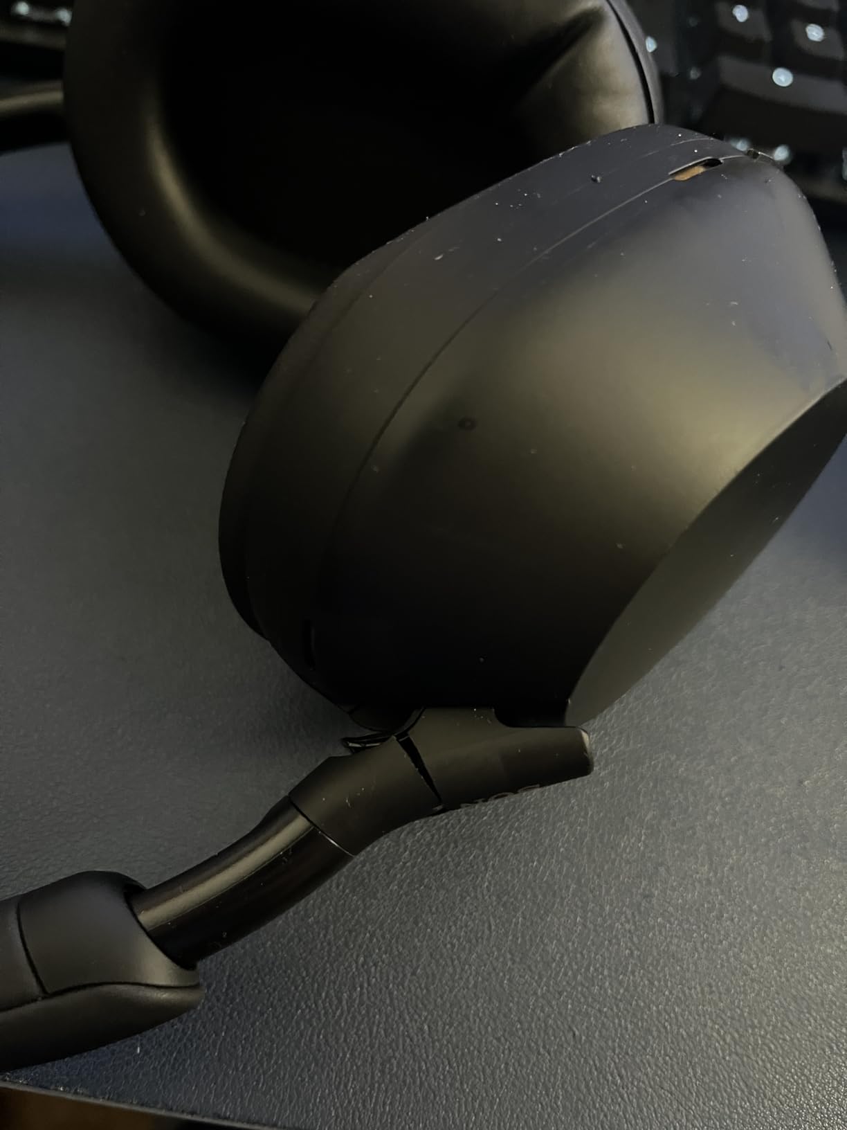 WH-1000XM5B Noise Canceling Wireless Headphones - 30hr Battery Life - Over-Ear Style - Optimized for Alexa and Google Assistant - Built-in mic for Calls - International Version - Charcoal Black customer photo 2