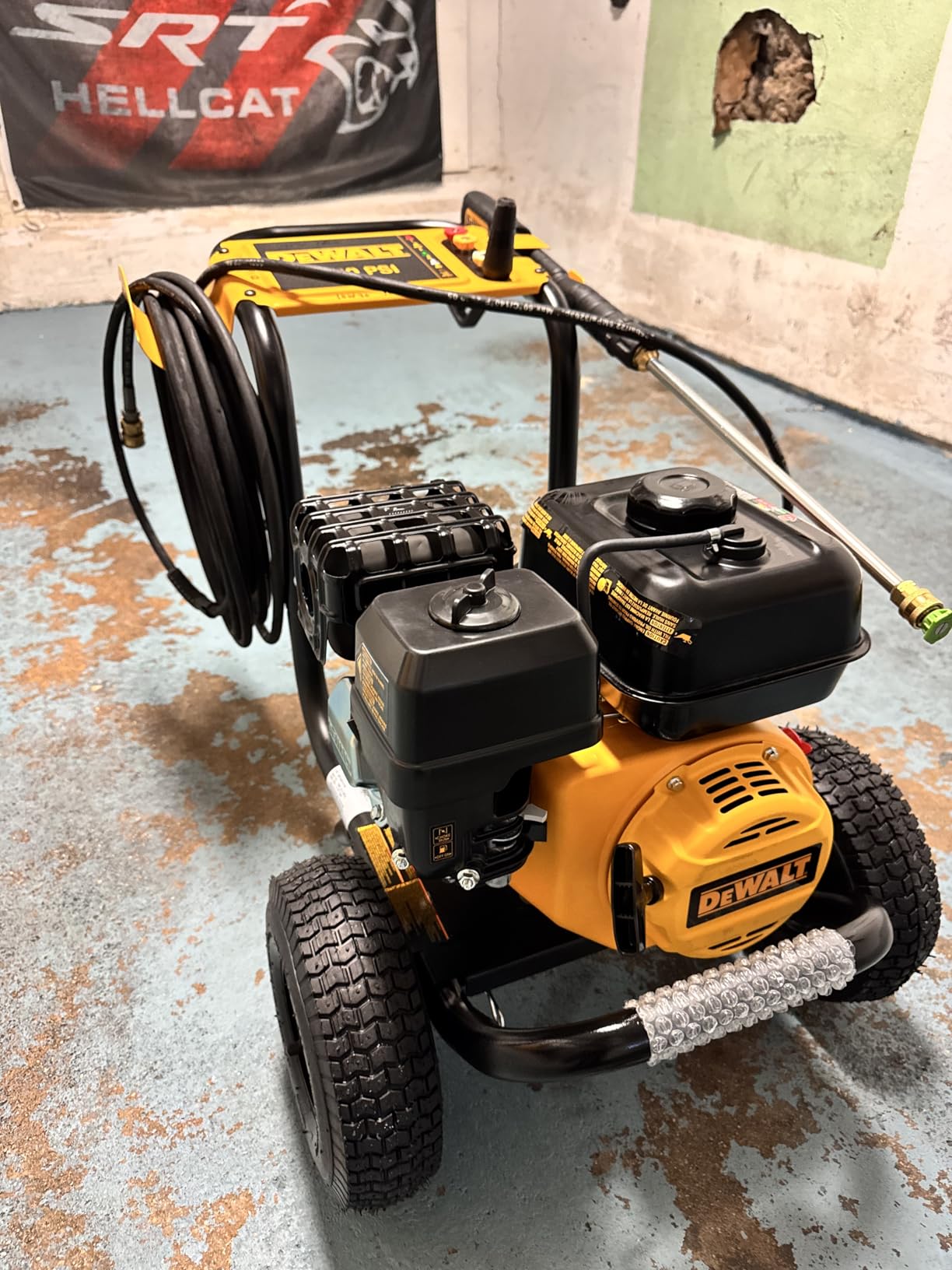 DeWalt 3300 PSI Gas Pressure Washer, 5 Nozzles, Spray Gun, Wand, 25-ft. Hose, DXPW3300-S, 49-State customer photo 2