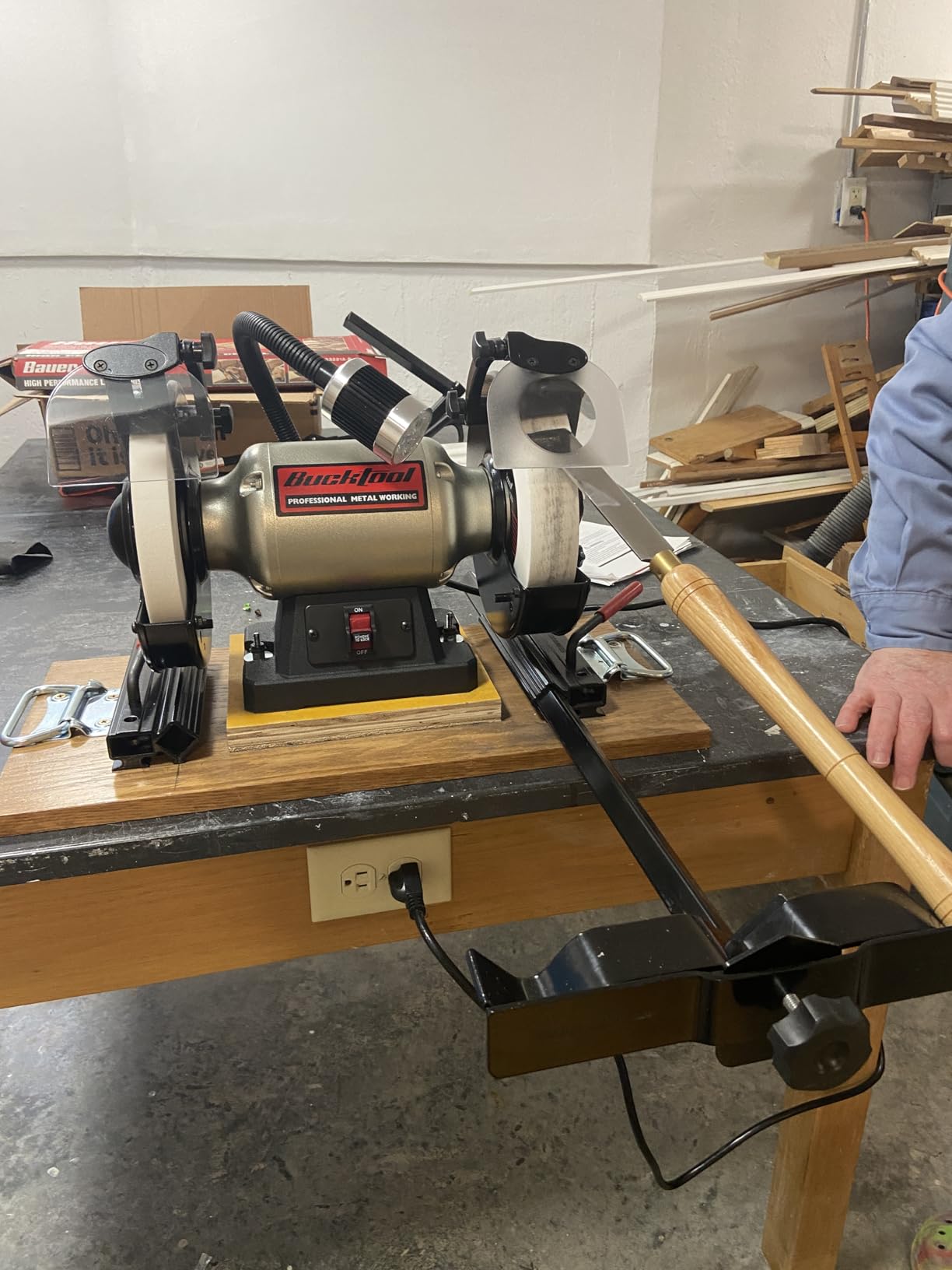 BUCKTOOL 10-Inch Variable Speed Wet Sharpening System, 1.2-Amp Two-Direction Water Cooled Wet Stone Grinder 90-160RPM customer photo 1