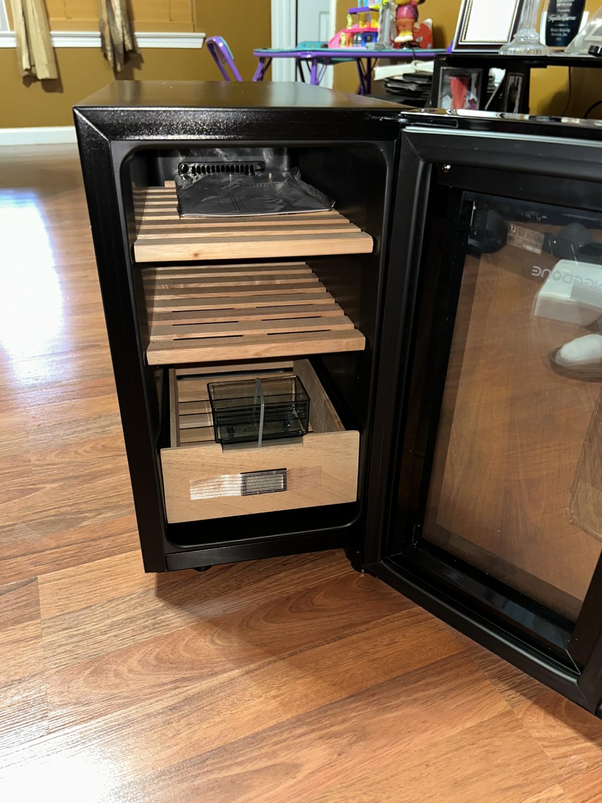 NEEDONE Humidor 16L, Electric Cooler Humidors for 100 Counts, Electronic Cabinet with Cooling Control, Spanish Cedar Wood Drawer Shelves, Digital Hygrometer Displays, Gift for Men customer photo 2