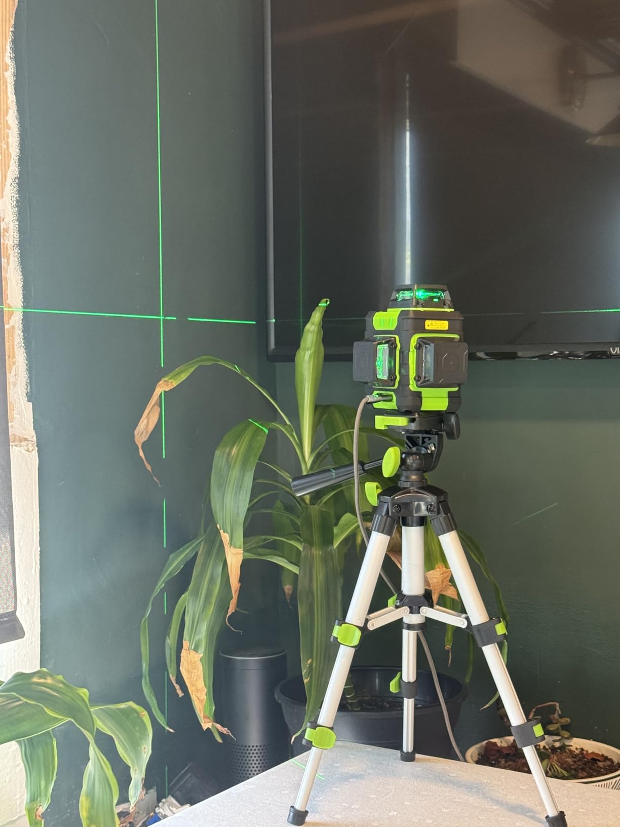 Huepar Laser Level 360 Self Leveling, Rechargeable Green Laser 3x360° Cross Line Lazer Leveler 3D Level Laser Tool for Construction and Picture Hanging, Strong Magnetic Bracket & Hard Carry Case -HM03CG customer photo 2