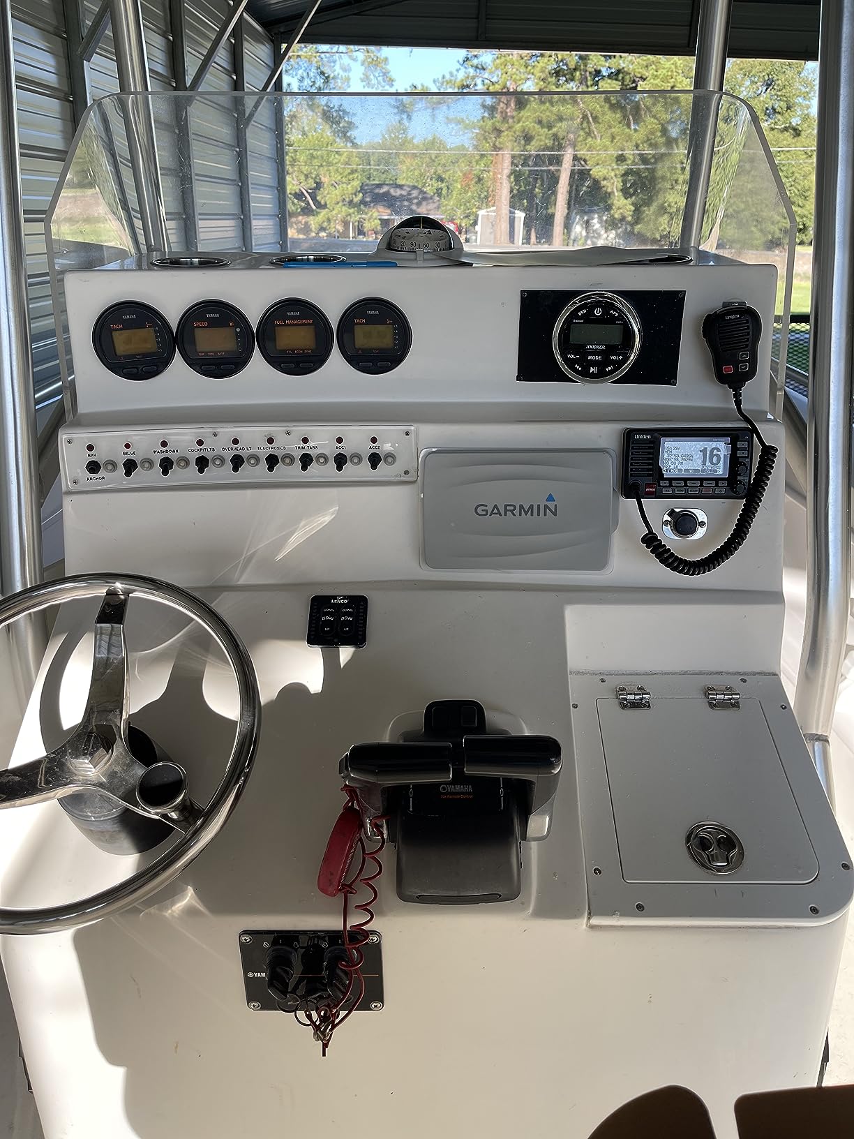 Uniden UM725G Marine VHF Radio, All USA, Canada, and Intl. Marine Channels, 1Watt/25Watt Transmit Power, Largest LCD Screen in Class, NOAA Weather Channels w/Alerts, Speaker Mic, GPS Built-in. customer photo 2