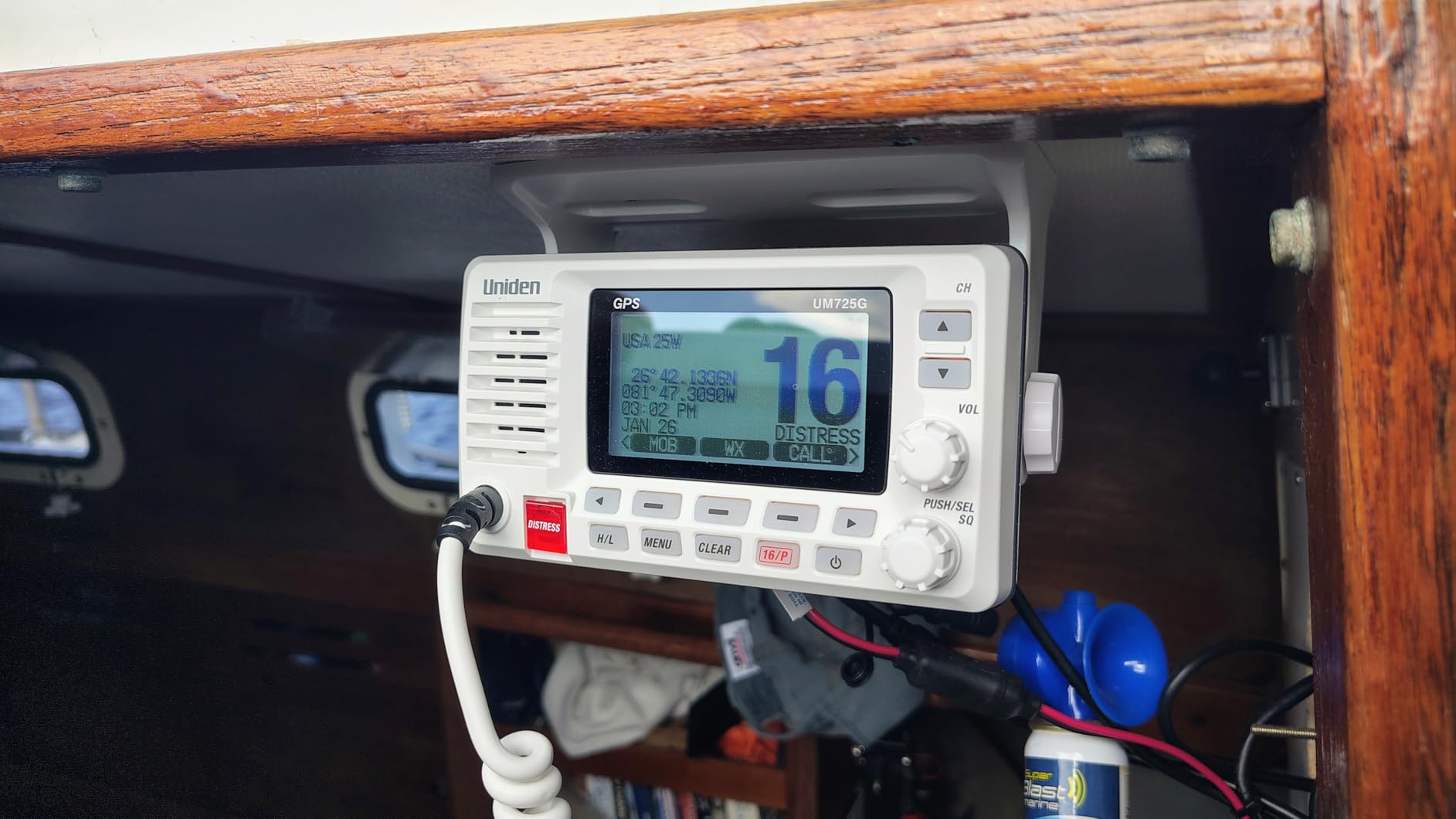 Uniden UM725GBT Marine VHF Radio, All USA, Canada, and Intl. Marine Channels, 1Watt/25Watt Transmit Power, Largest LCD Screen in Class, NOAA Weather Channels, Speaker Mic, GPS Built-in, and Bluetooth customer photo 1