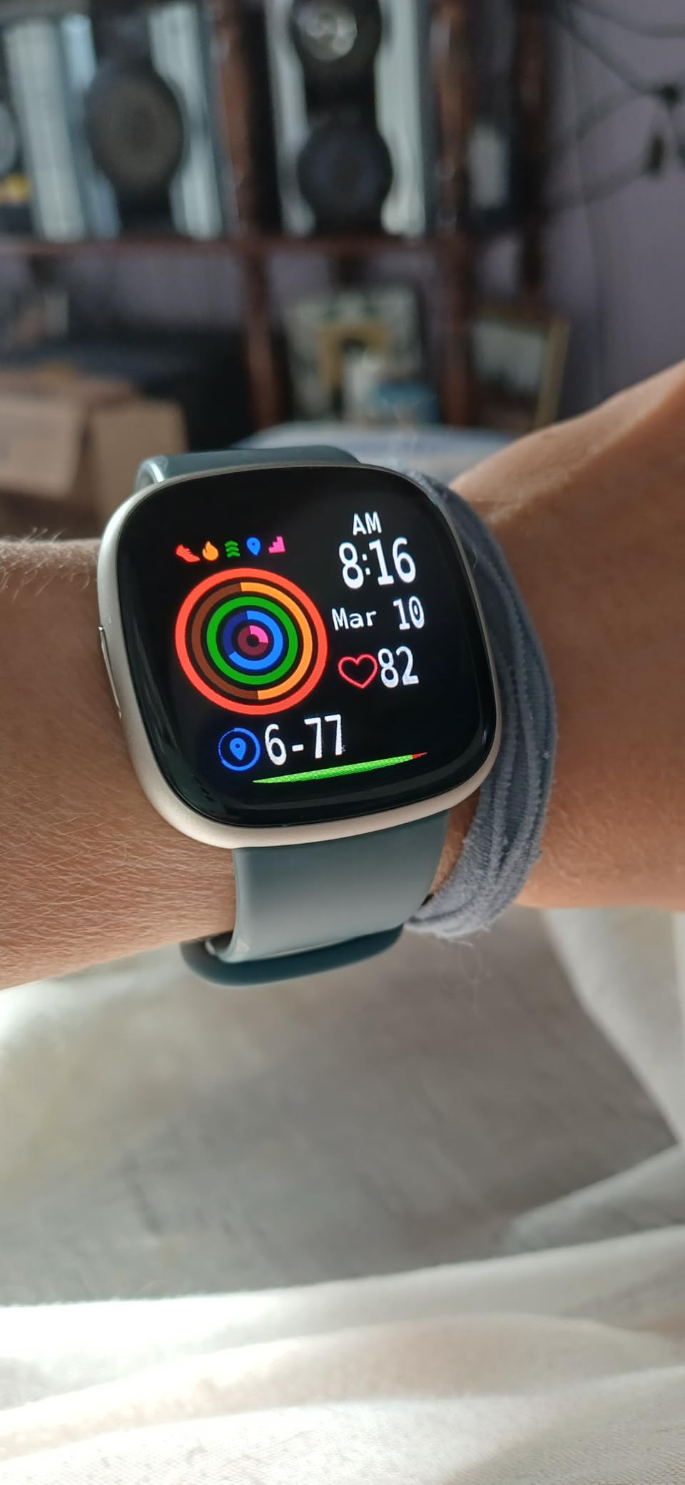 Fitbit Versa 4 Fitness Smartwatch with Daily Readiness, GPS, 24/7 Heart Rate, 40+ Exercise Modes, Sleep Tracking and more, Black/Graphite customer photo 2