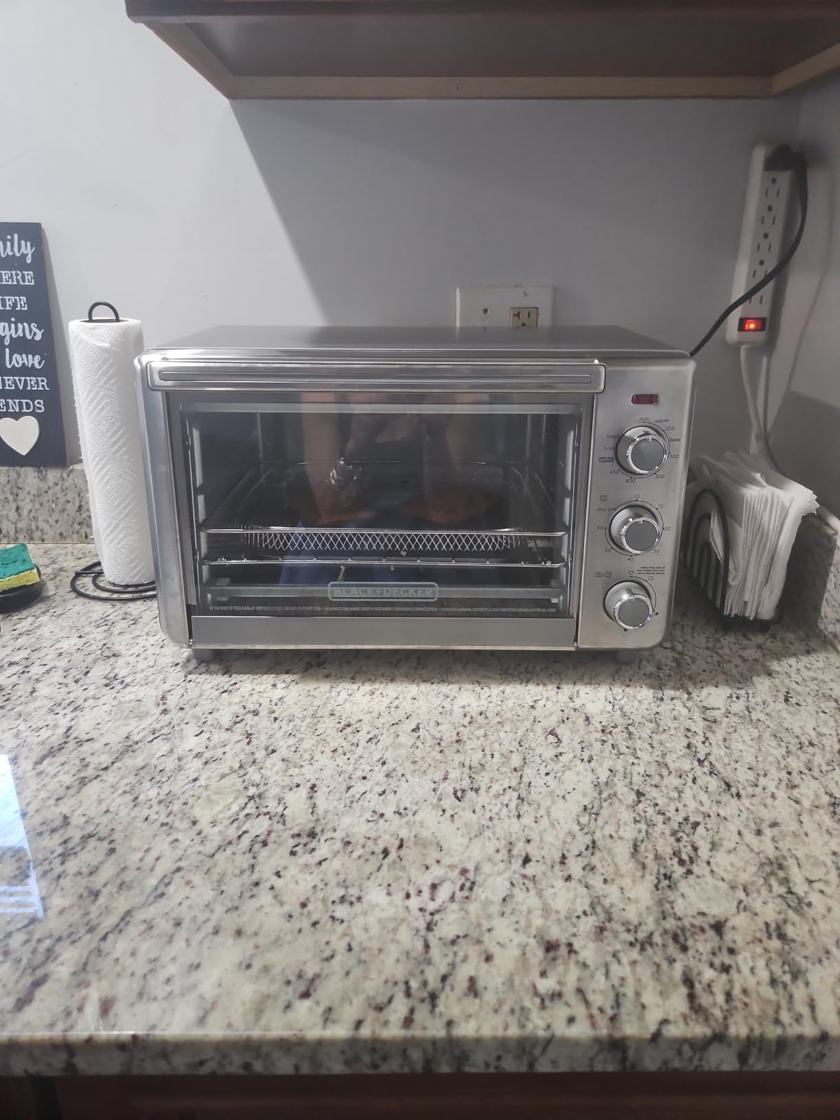 BLACK+DECKER Crisp 'N Bake Air Fryer Countertop Convection Toaster Oven, Large Capacity, 6-Slice, 5-in-1, Fits 12