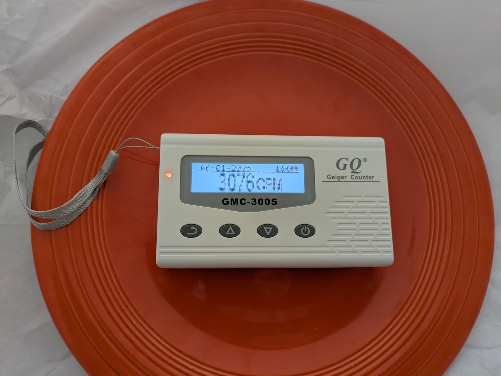 GQ GMC-300S Digital Nuclear Radiation Detector Monitor Meter Geiger Counter Radiation Dosimeter customer photo 2